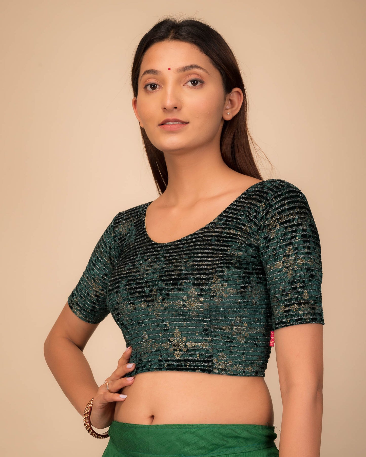 Side profile highlighting the fit and sleeve structure.