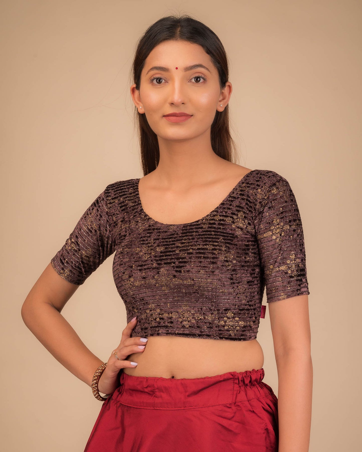 Side profile highlighting the fit and sleeve structure.