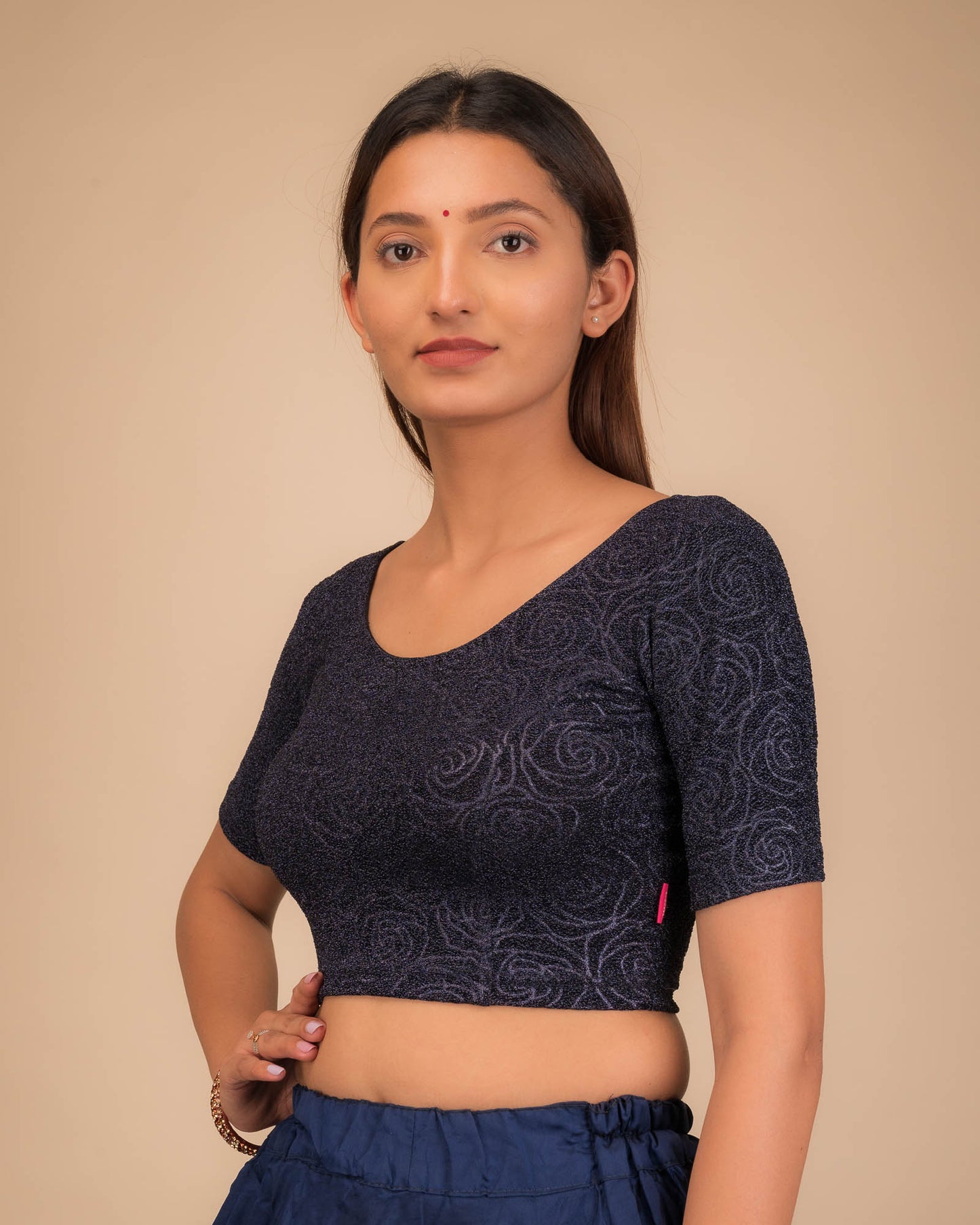 Side profile highlighting the fit and sleeve length.