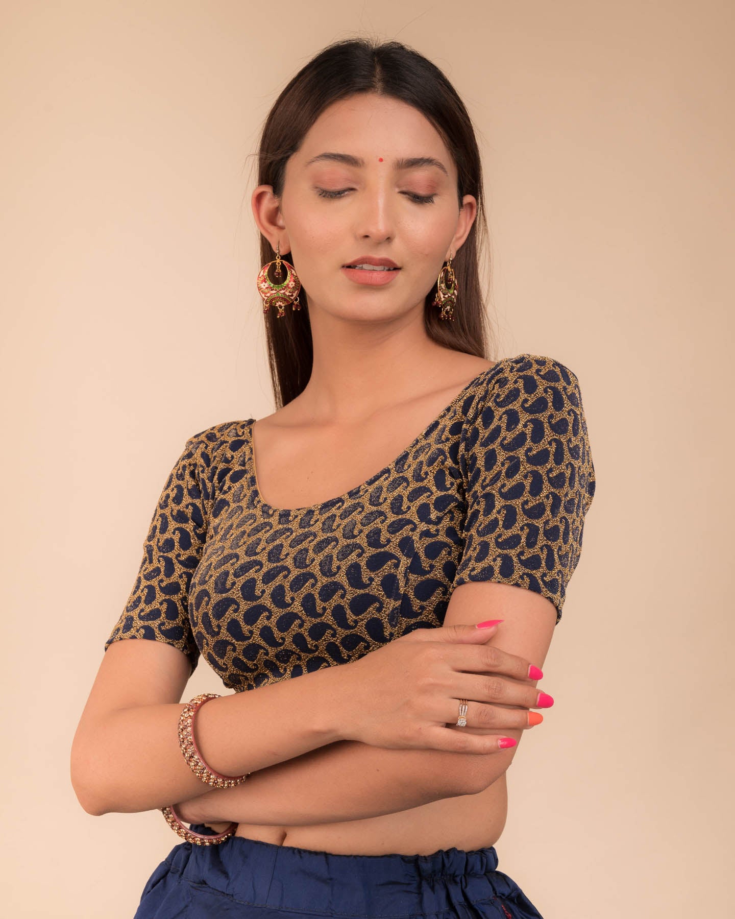 Side profile highlighting the fit and sleeve length.