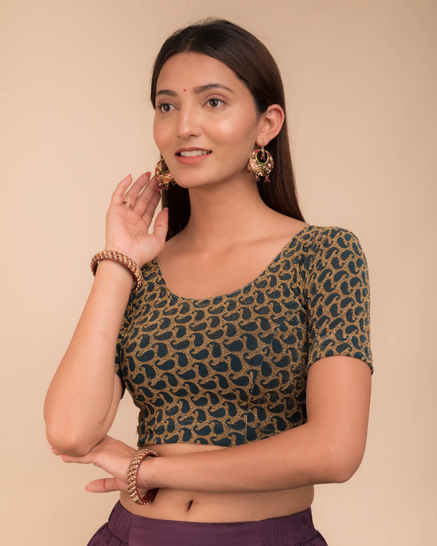 Side profile highlighting the fit and sleeve length.