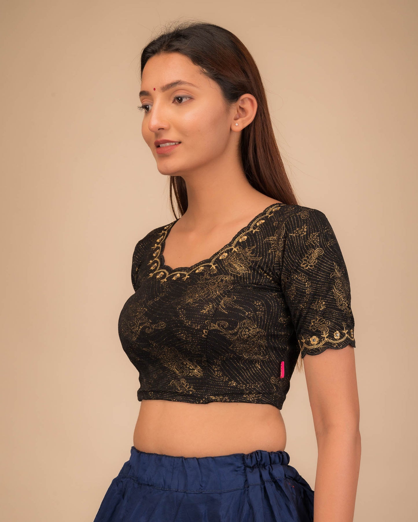 Side profile highlighting the fit and sleeve structure.