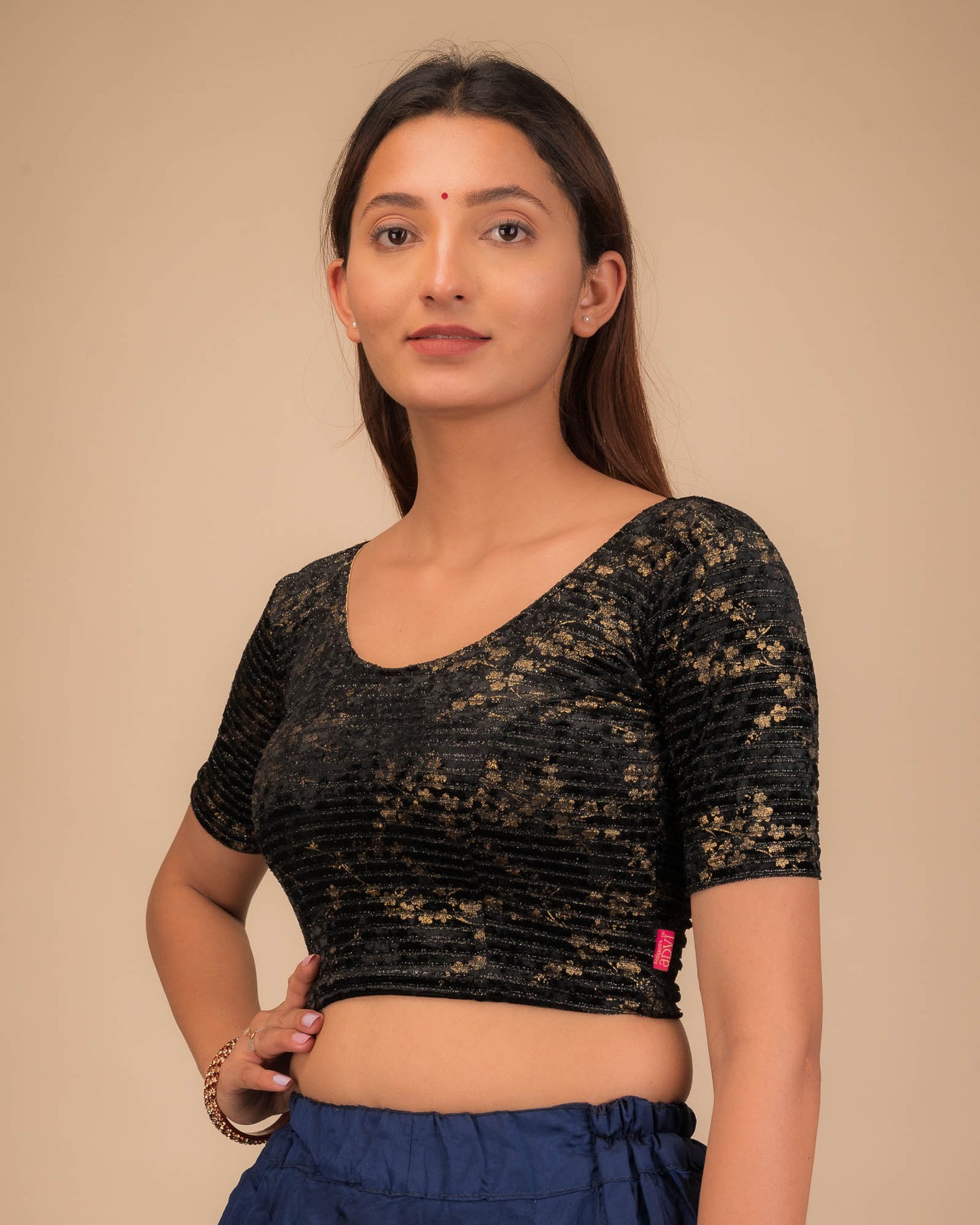 Side profile highlighting the fit and sleeve structure.