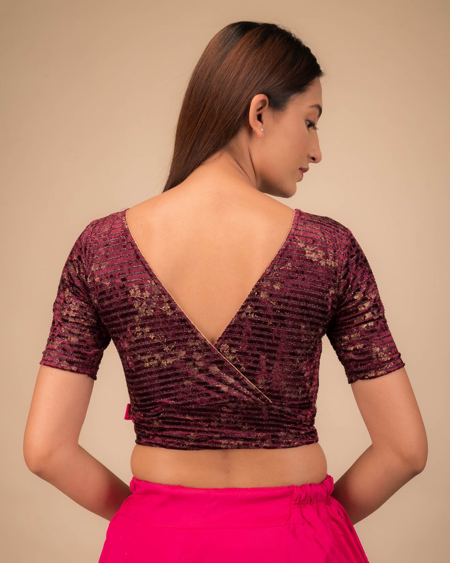 Rear view showing the V-shaped overlap back detail.