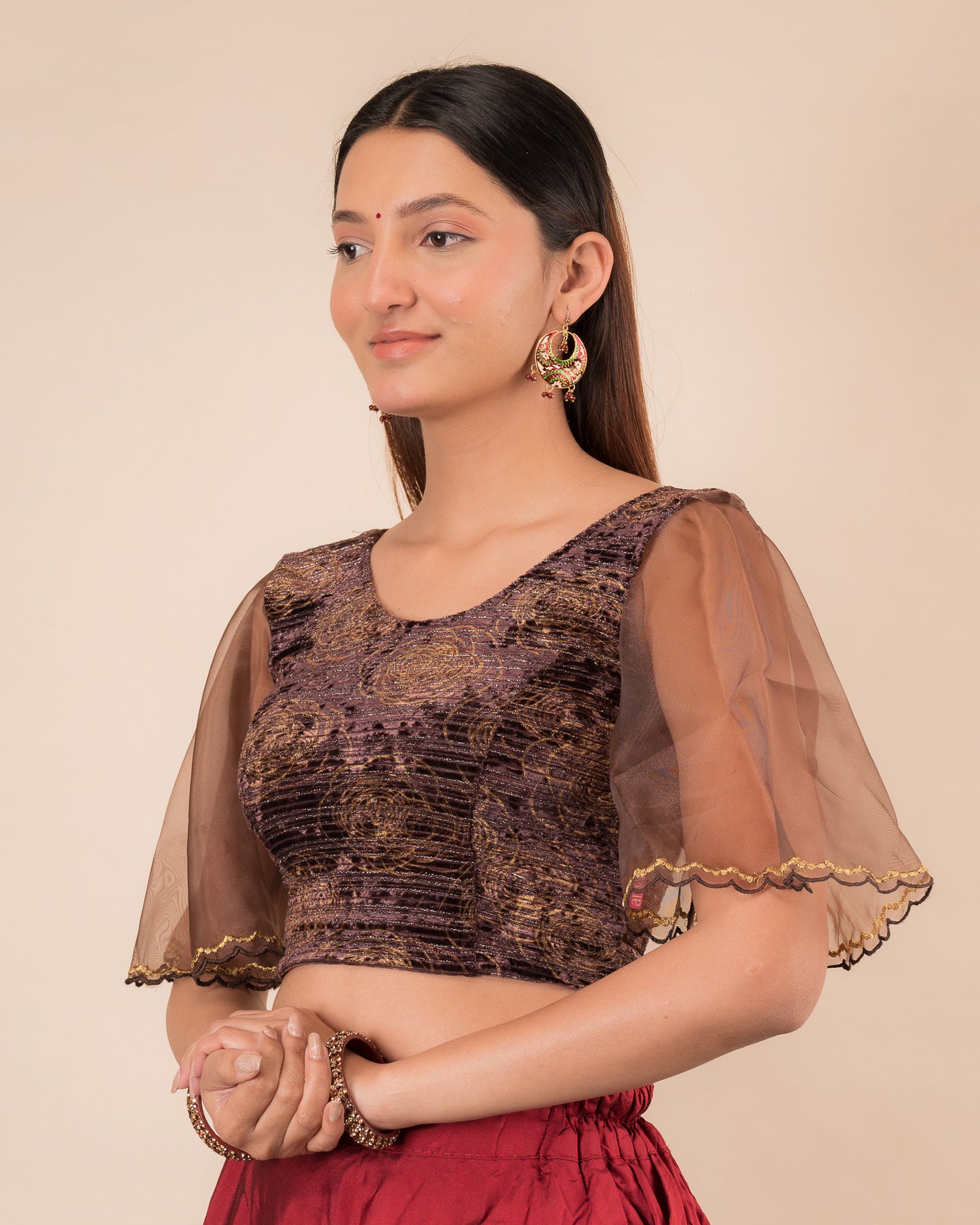 Side profile highlighting the sleeve structure and fit.