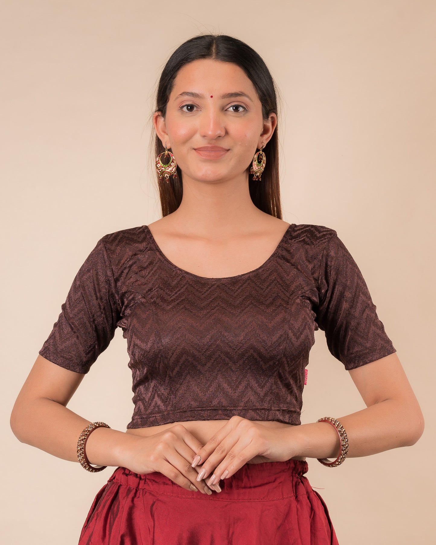 Model wearing a maroon melange zig-zag patterned stretchable readymade blouse with elbow sleeves and round neckline
