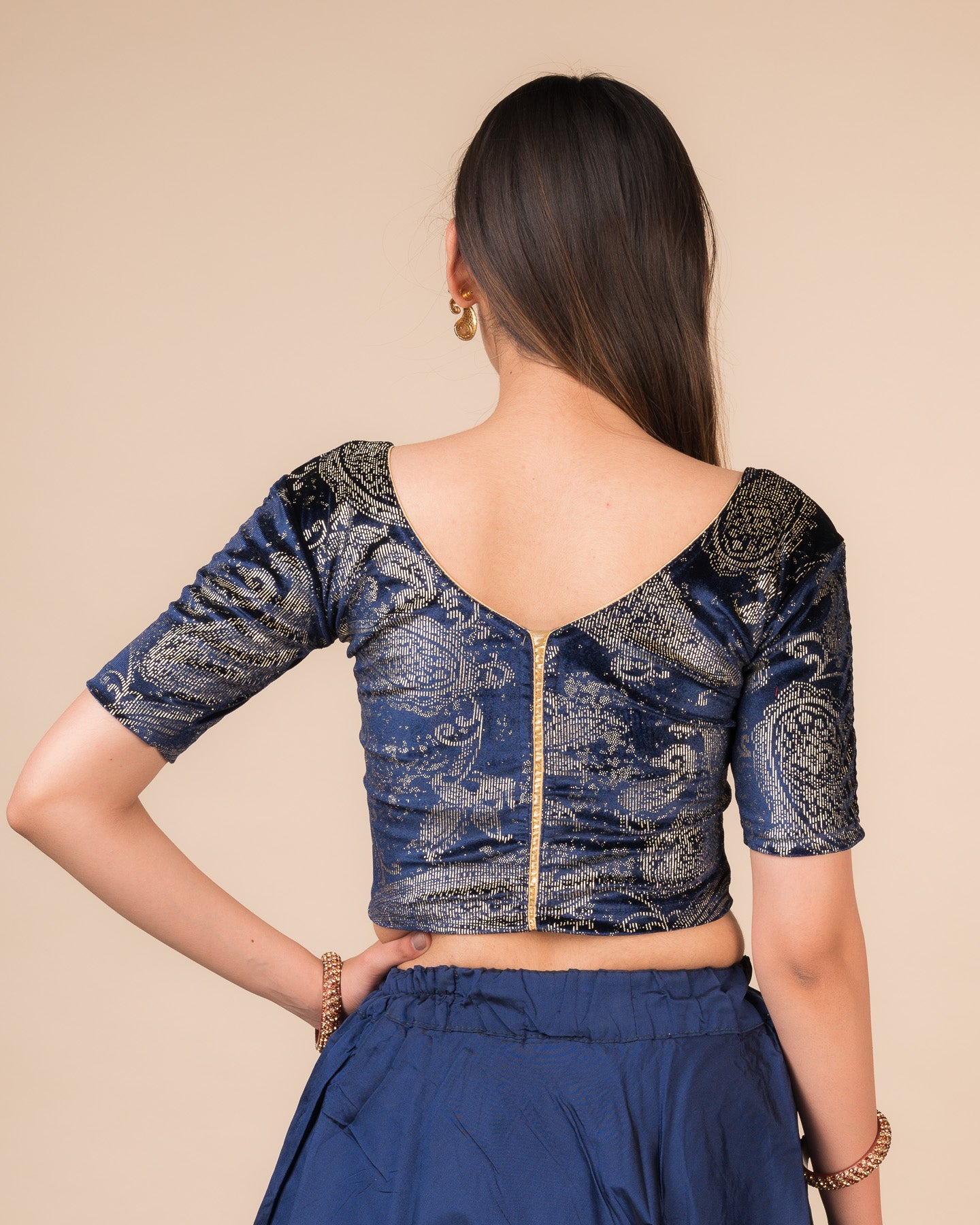 Rear view showcasing gota detailing at the back yoke