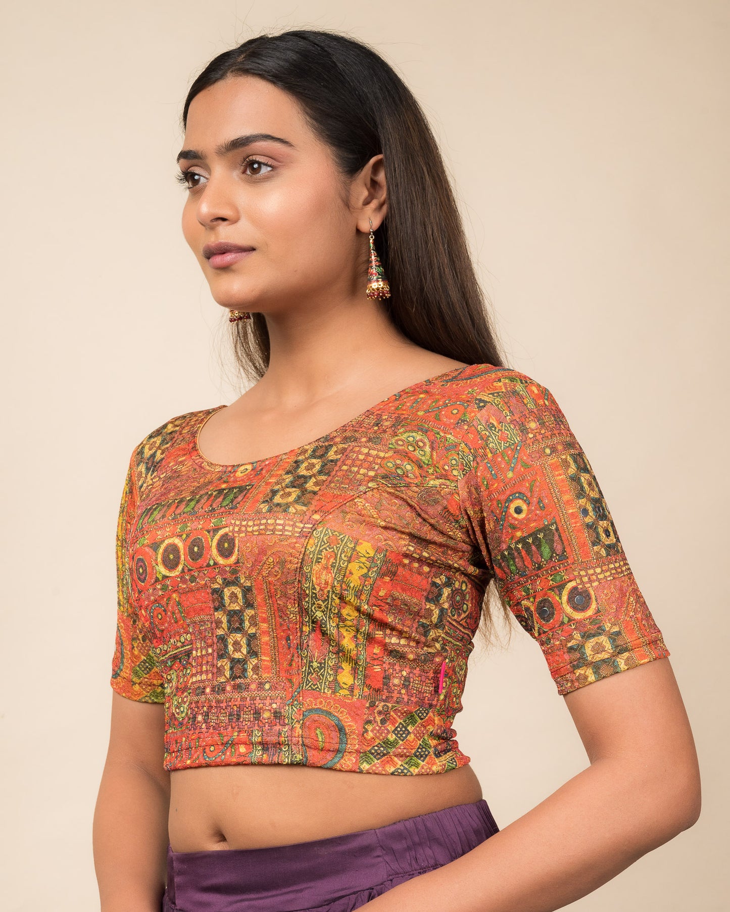 Side profile highlighting the fit and sleeve structure.