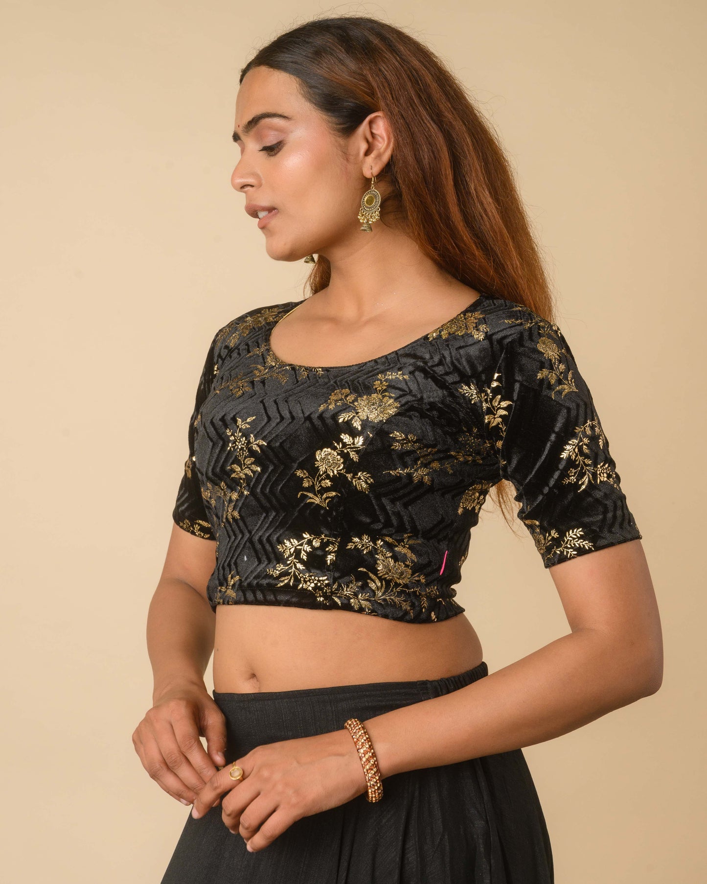 Keri Black Metallic Velvet Floral Stretchable Saree Blouse – Advi