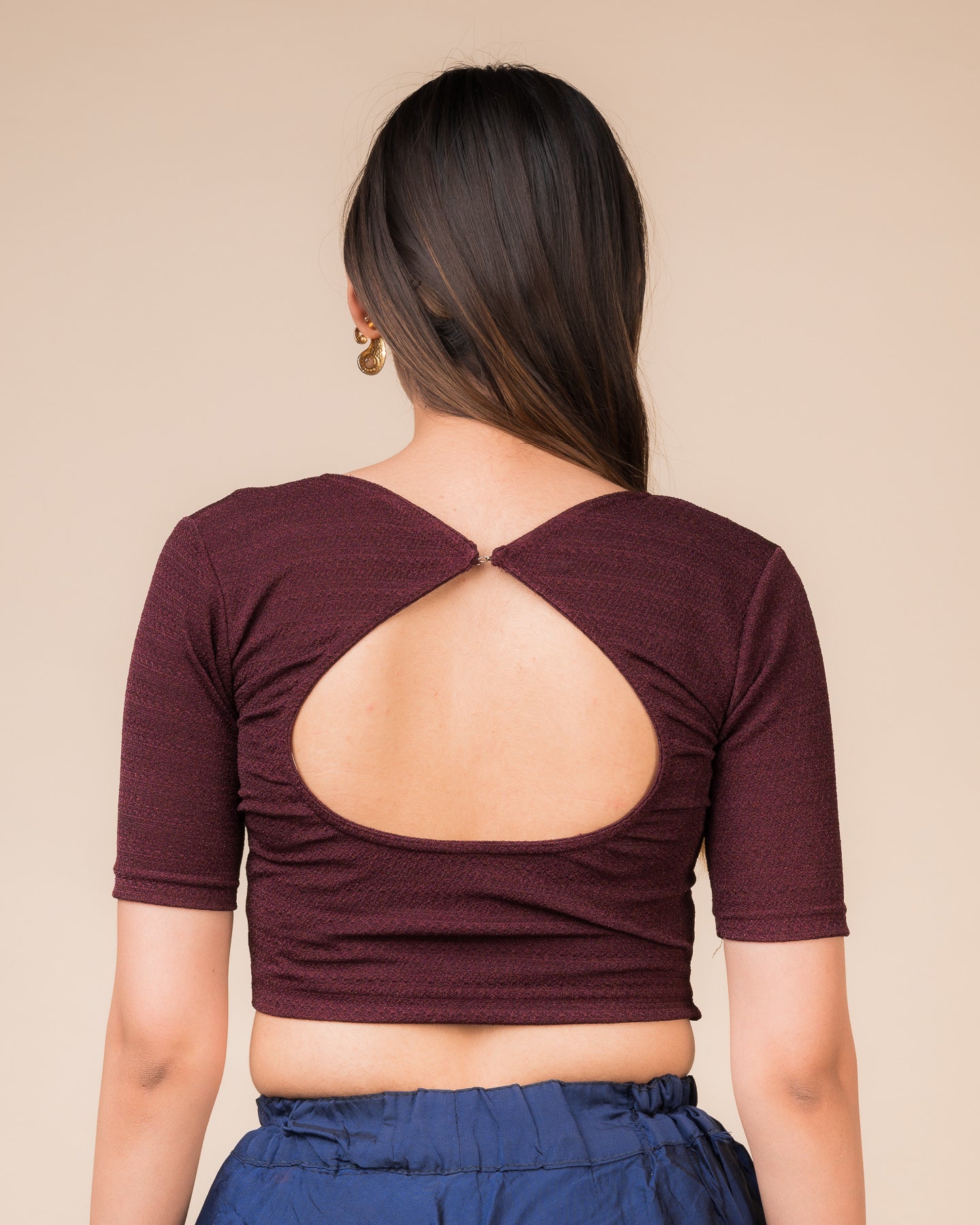 Arishta Wine Hook Detail Elbow Sleeve Blouse – Advi Classic Stretch Fit