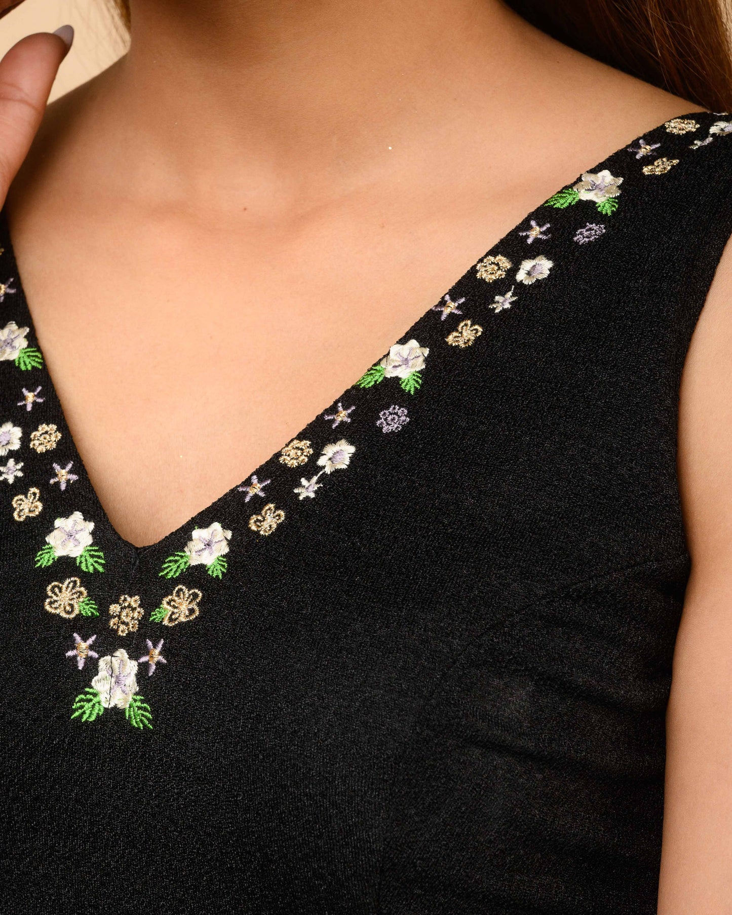 Sameera Black V-Neck Embroidered Sleeveless Saree Blouse with Removable Pads Advi