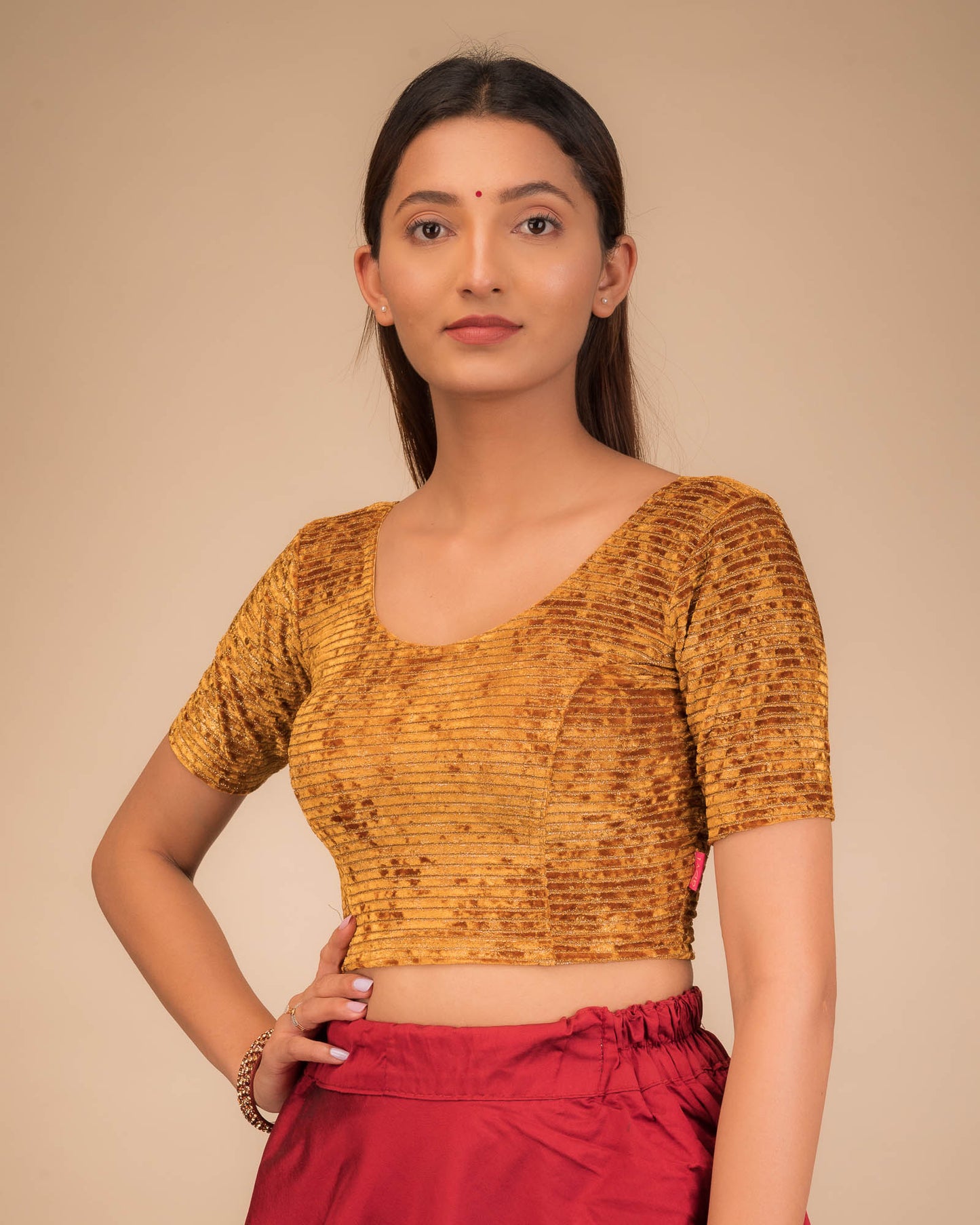Side profile highlighting the fit and sleeve structure.