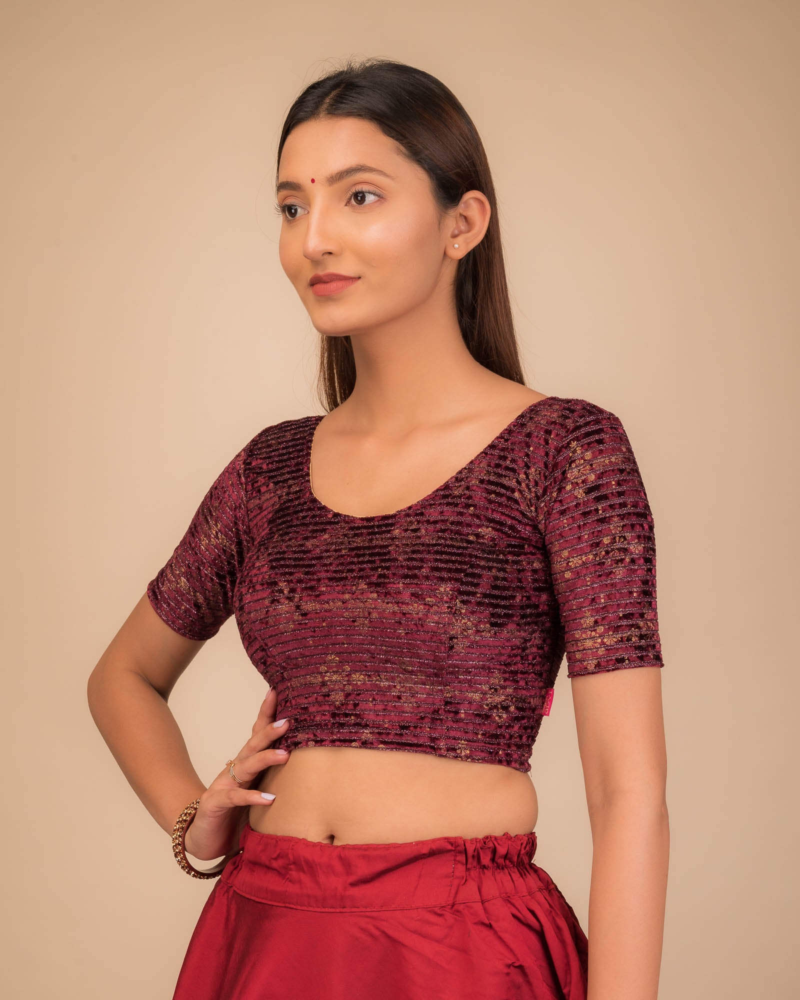  Side profile highlighting the fit and sleeve structure.