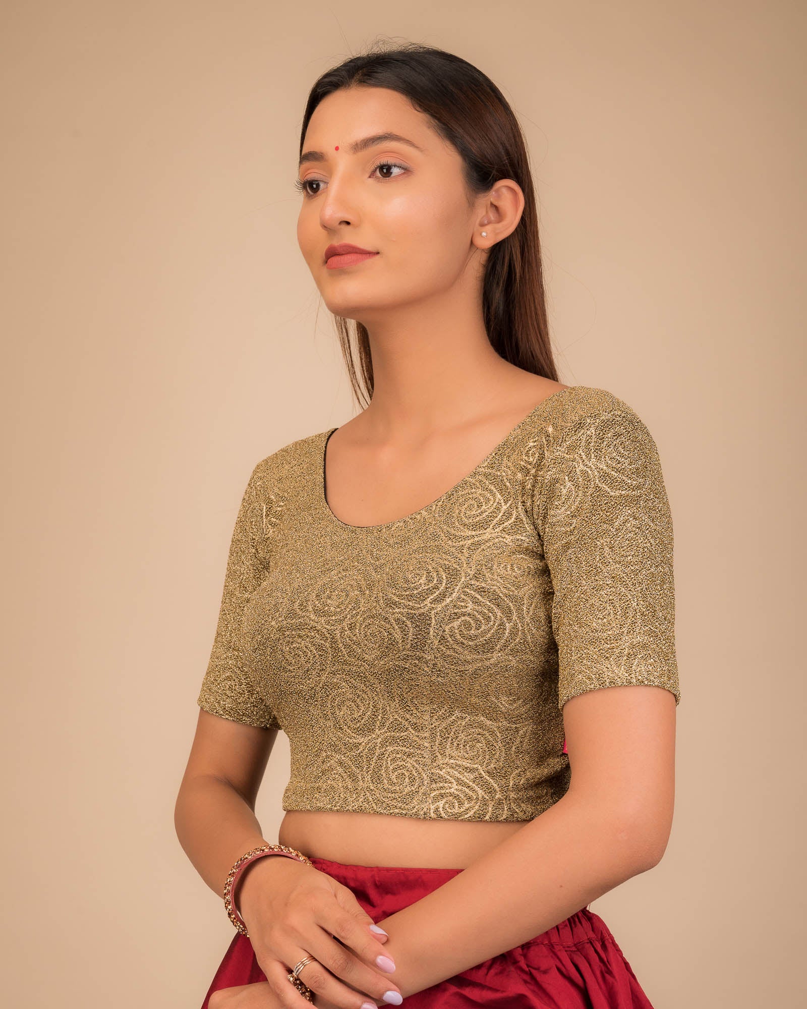 Side profile highlighting the fit and sleeve length.