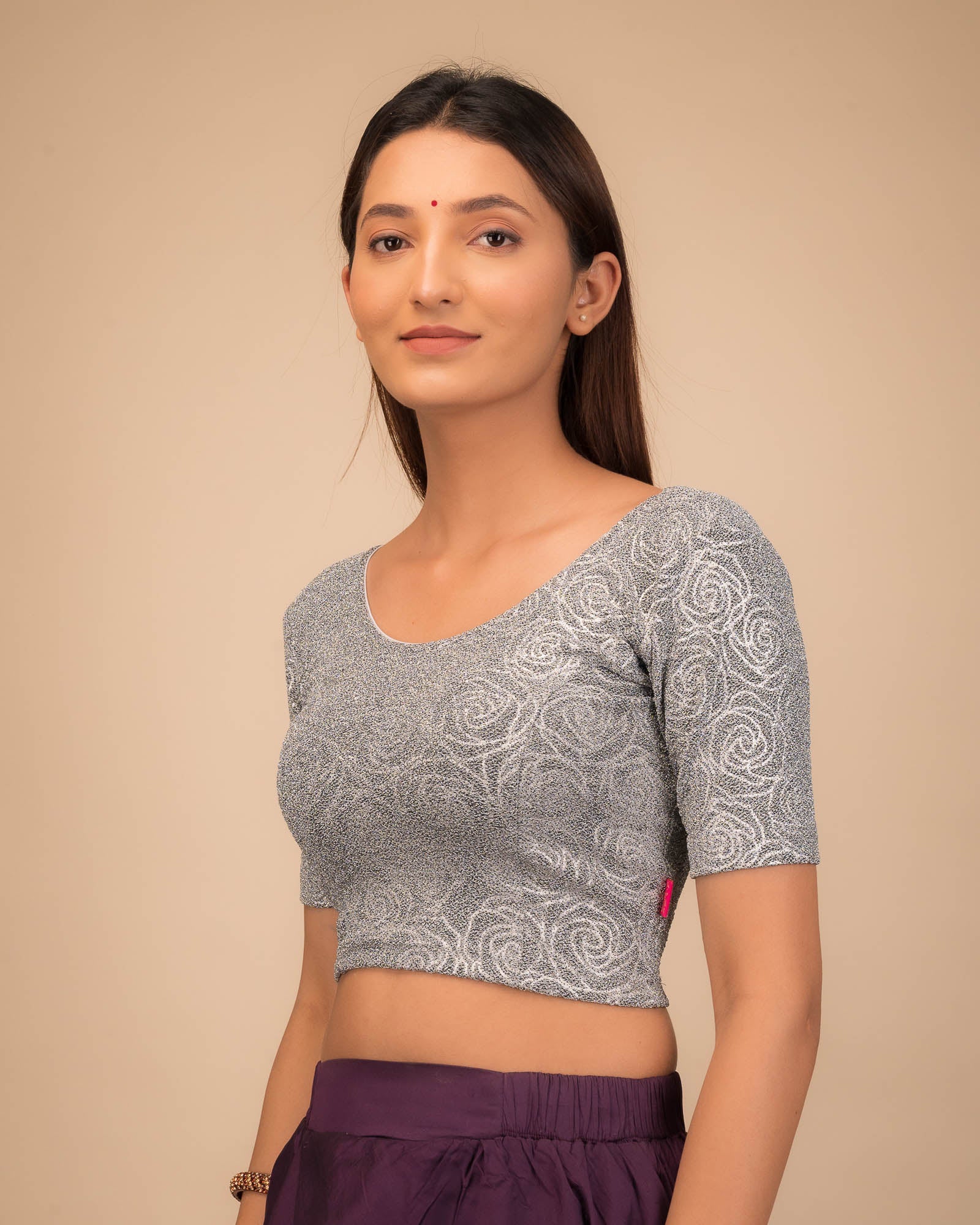 Side profile highlighting the fit and sleeve length.
