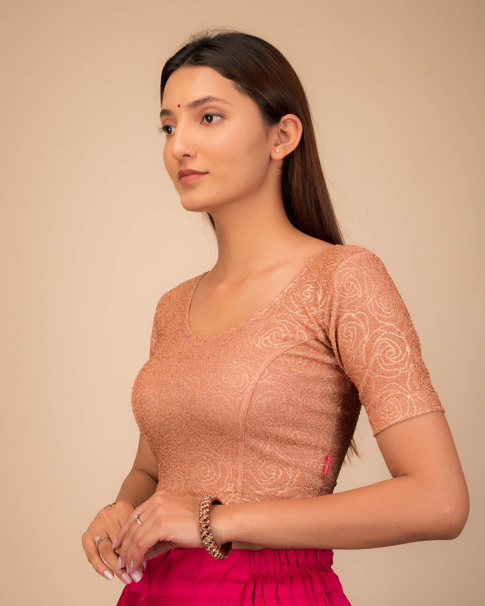 Side profile highlighting the fit and sleeve length.