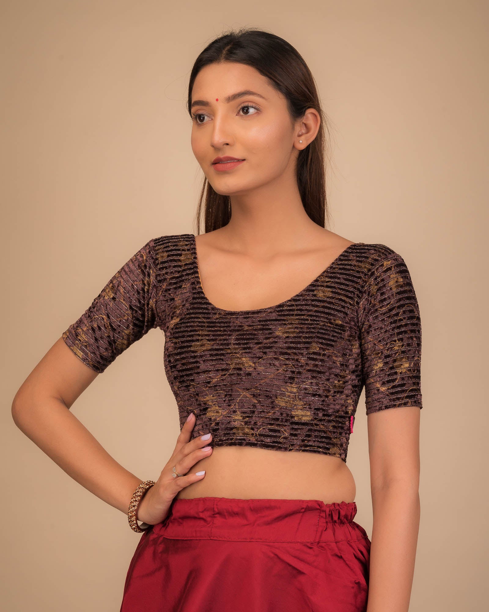 Side profile highlighting the fit and sleeve structure.