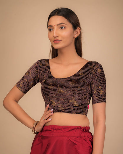 Side profile highlighting the fit and sleeve structure.