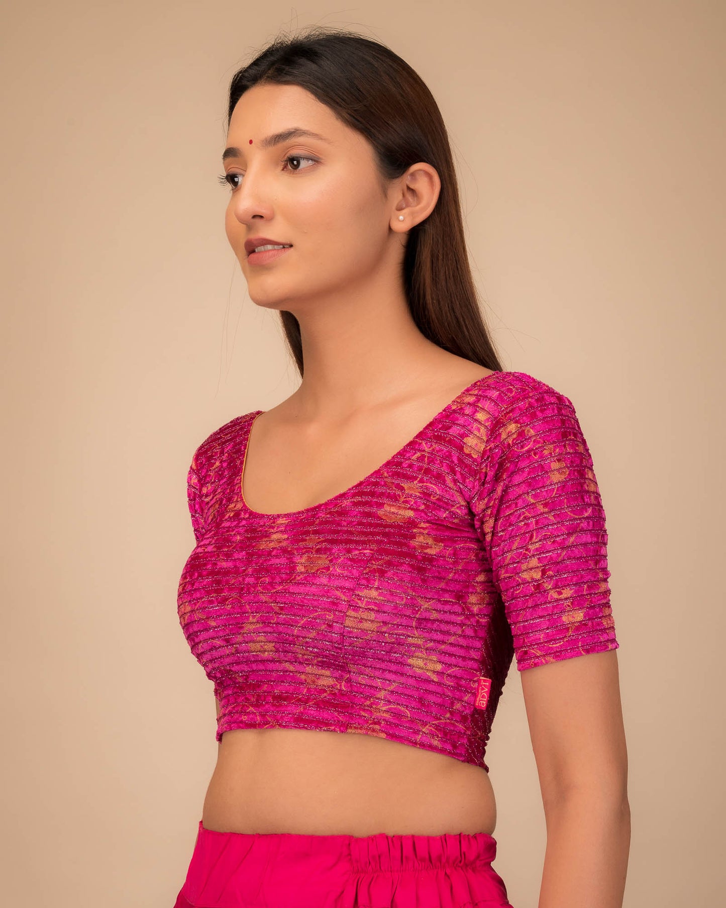Side profile highlighting the fit and sleeve structure.