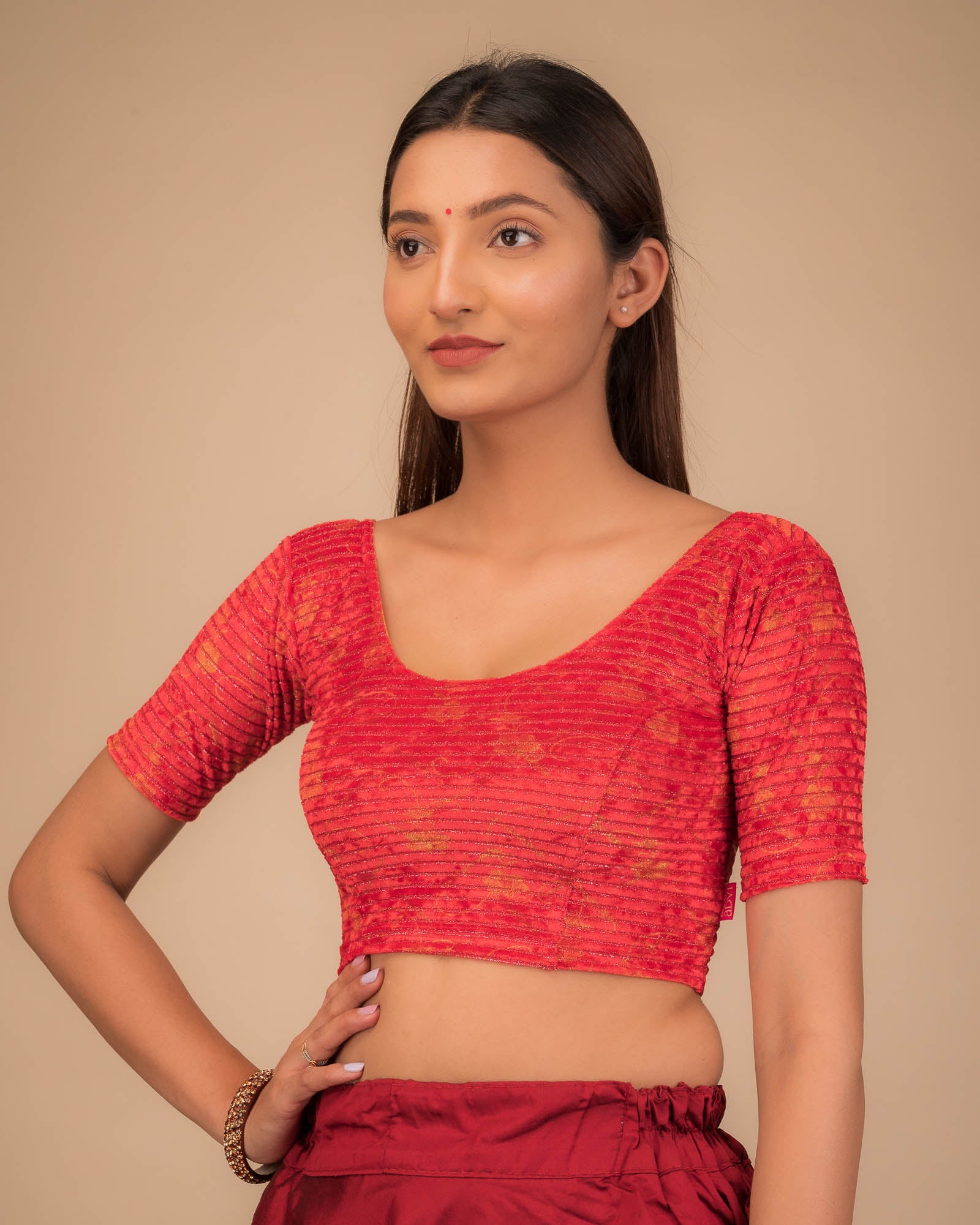 Side profile highlighting the fit and sleeve structure.