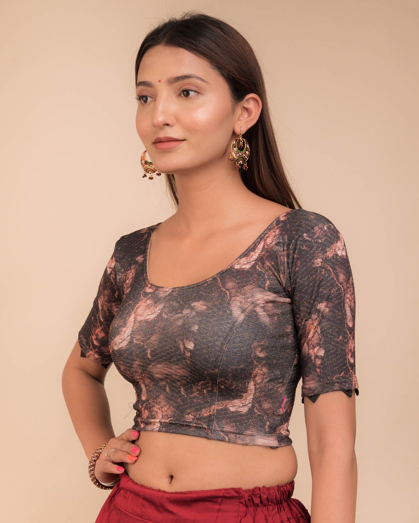 Side view showing fit and sleeve structure.