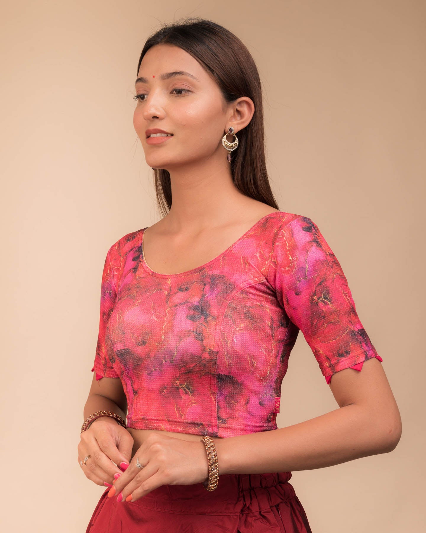 Side view showing fit and sleeve structure.