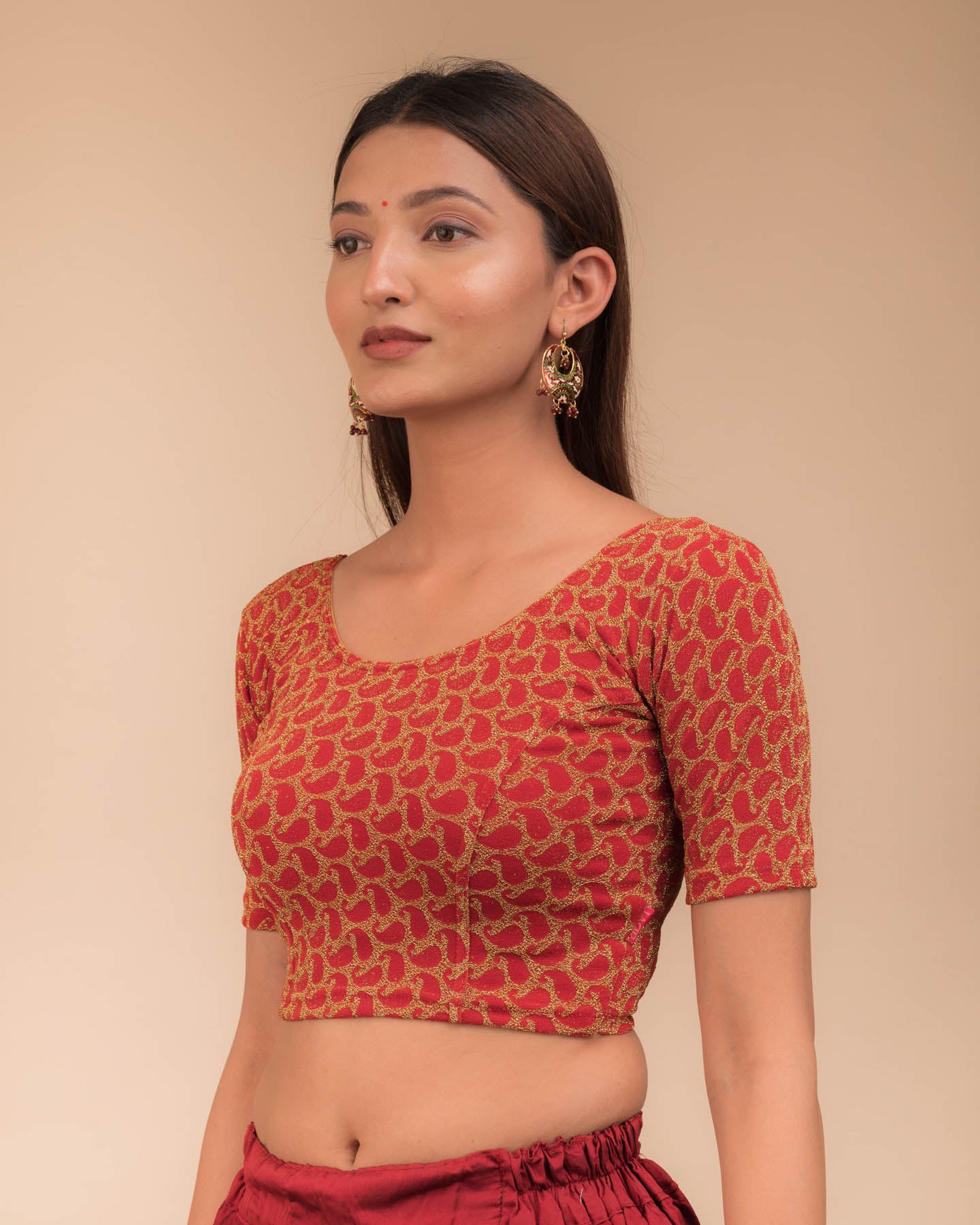 Side profile highlighting the fit and sleeve length.