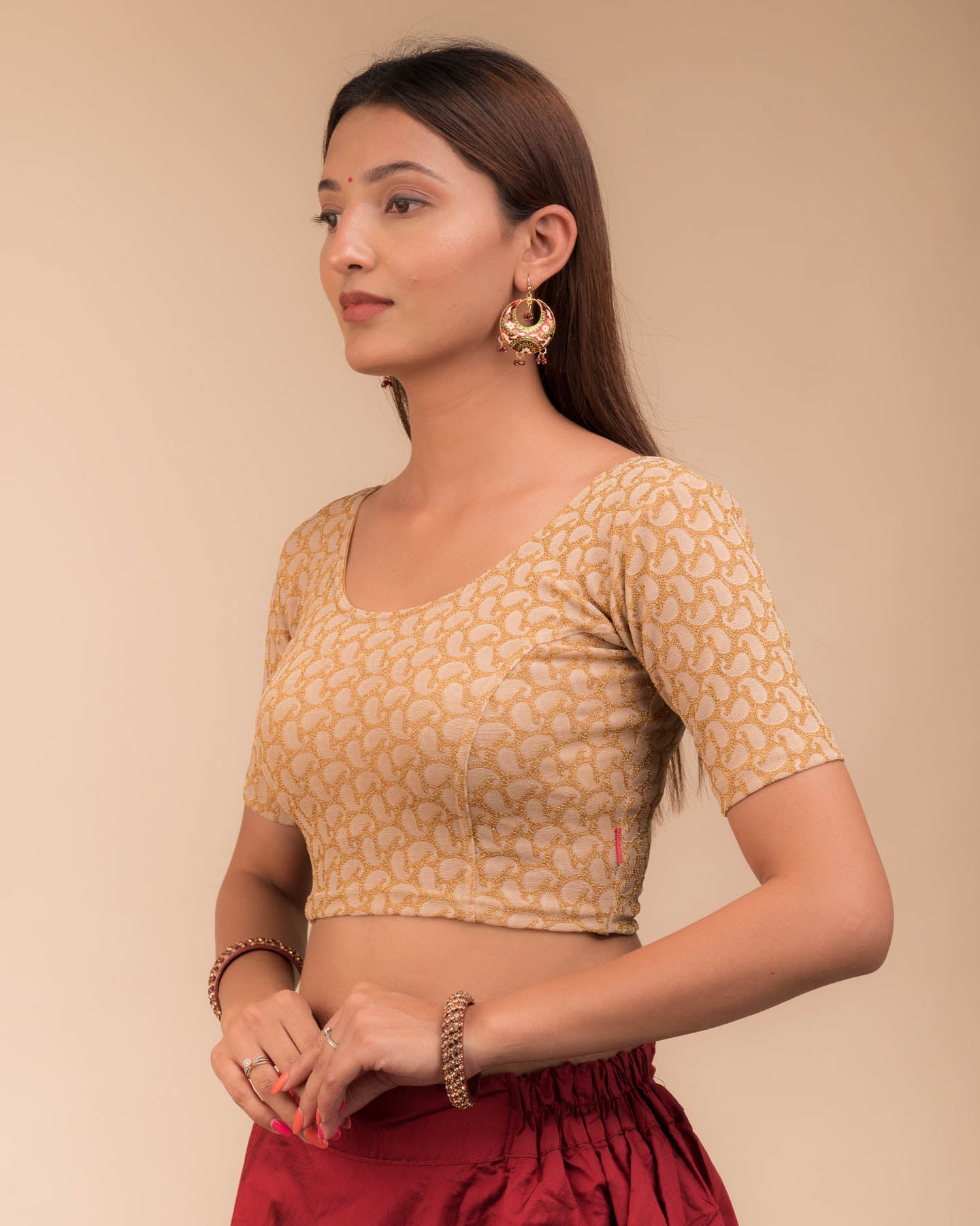 Side profile highlighting the fit and sleeve length.