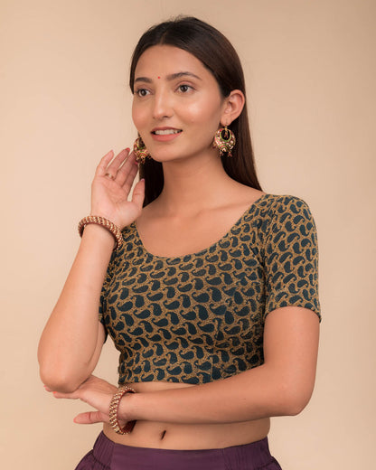 Side profile highlighting the fit and sleeve length.