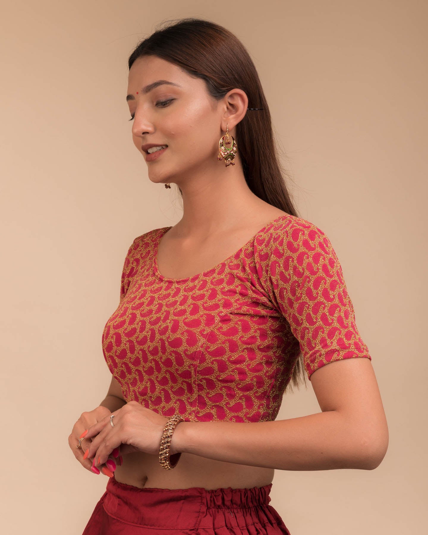 Side profile highlighting the fit and sleeve length.