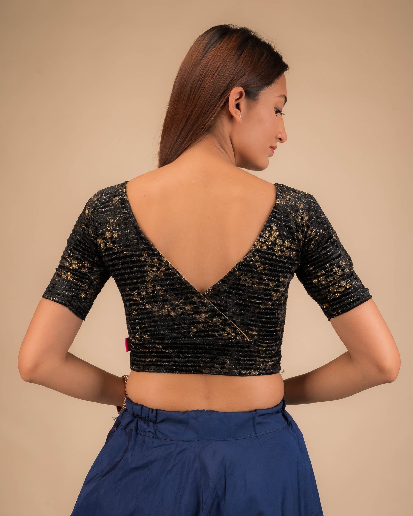 Rear view showing the V-shaped overlap back detail.