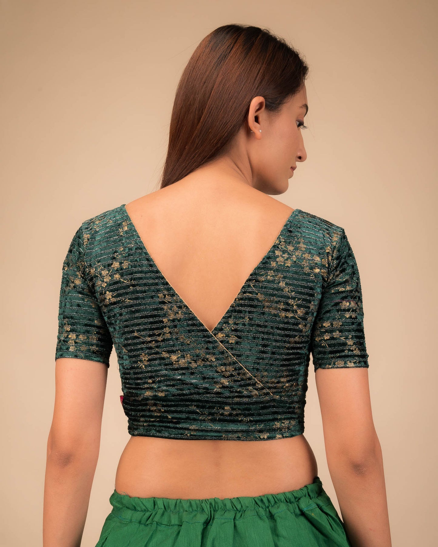 Rear view showing the V-shaped overlap back detail.
