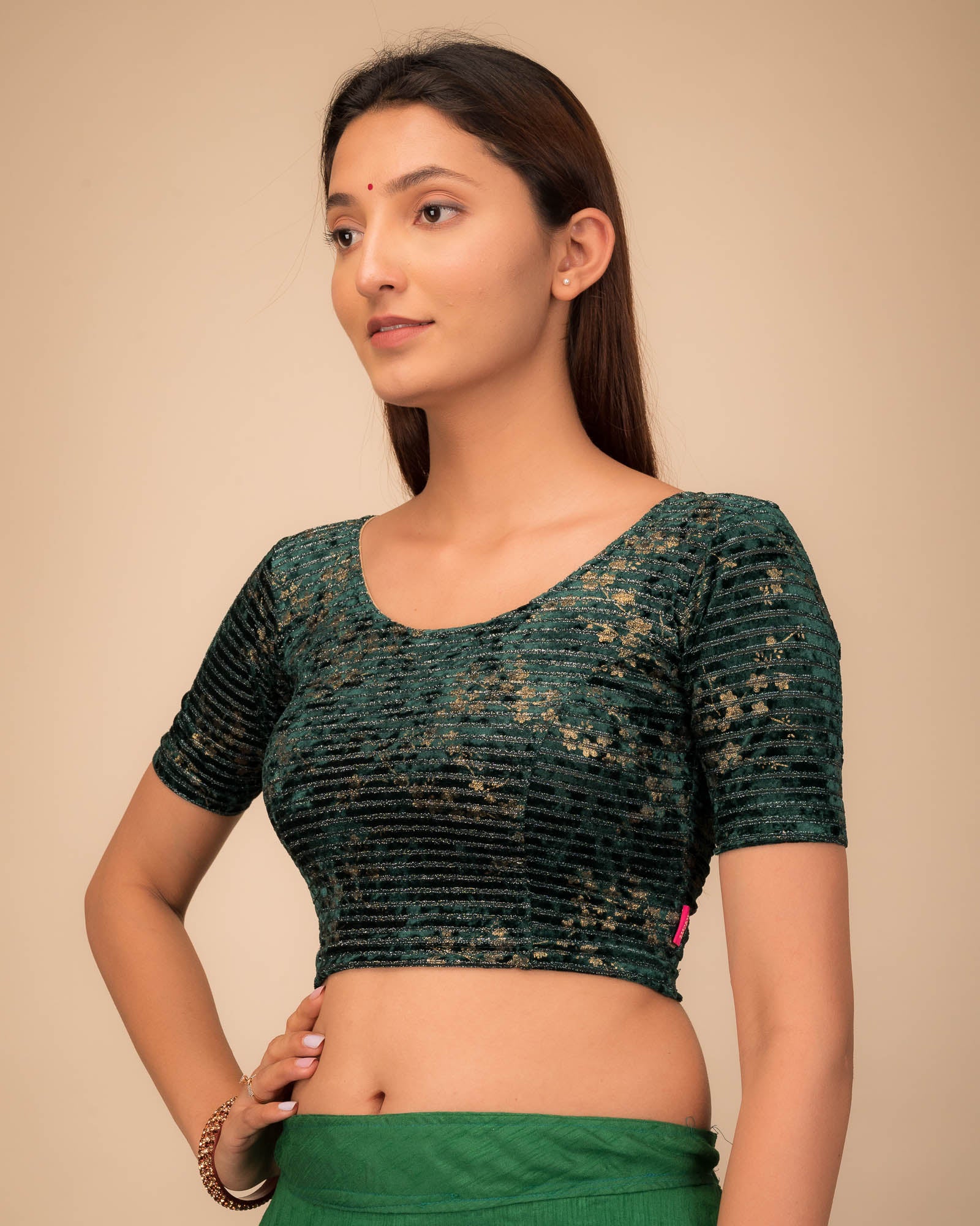 Side profile highlighting the fit and sleeve structure.