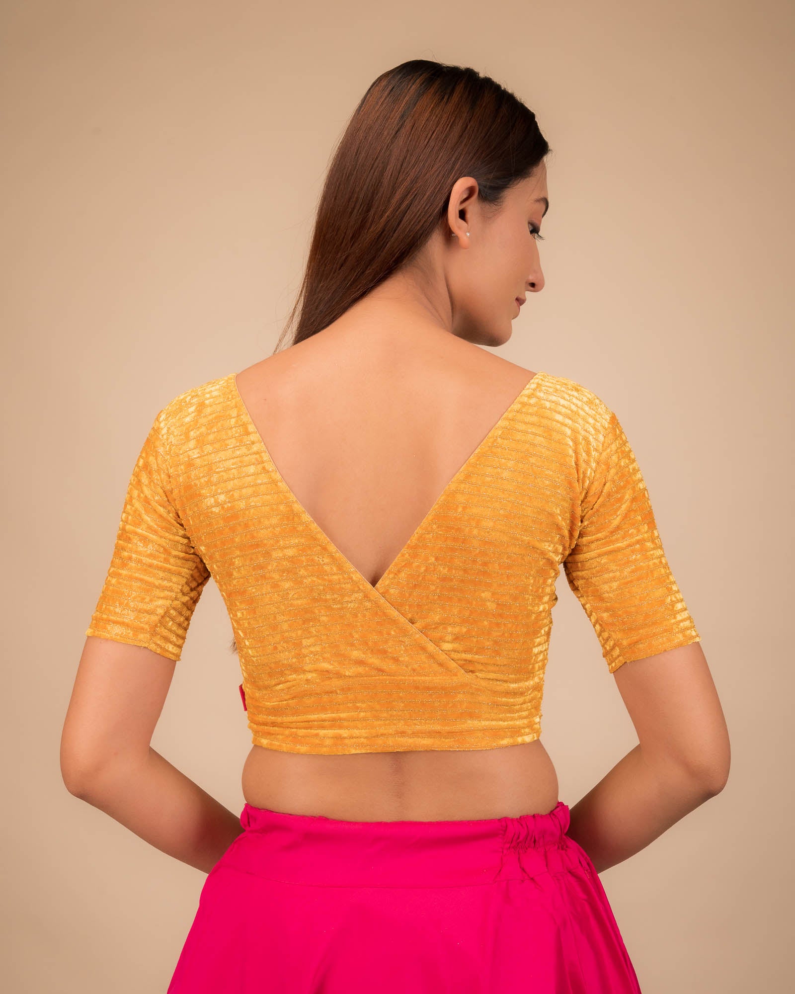 Rear view showing the V-shaped overlap back detail.