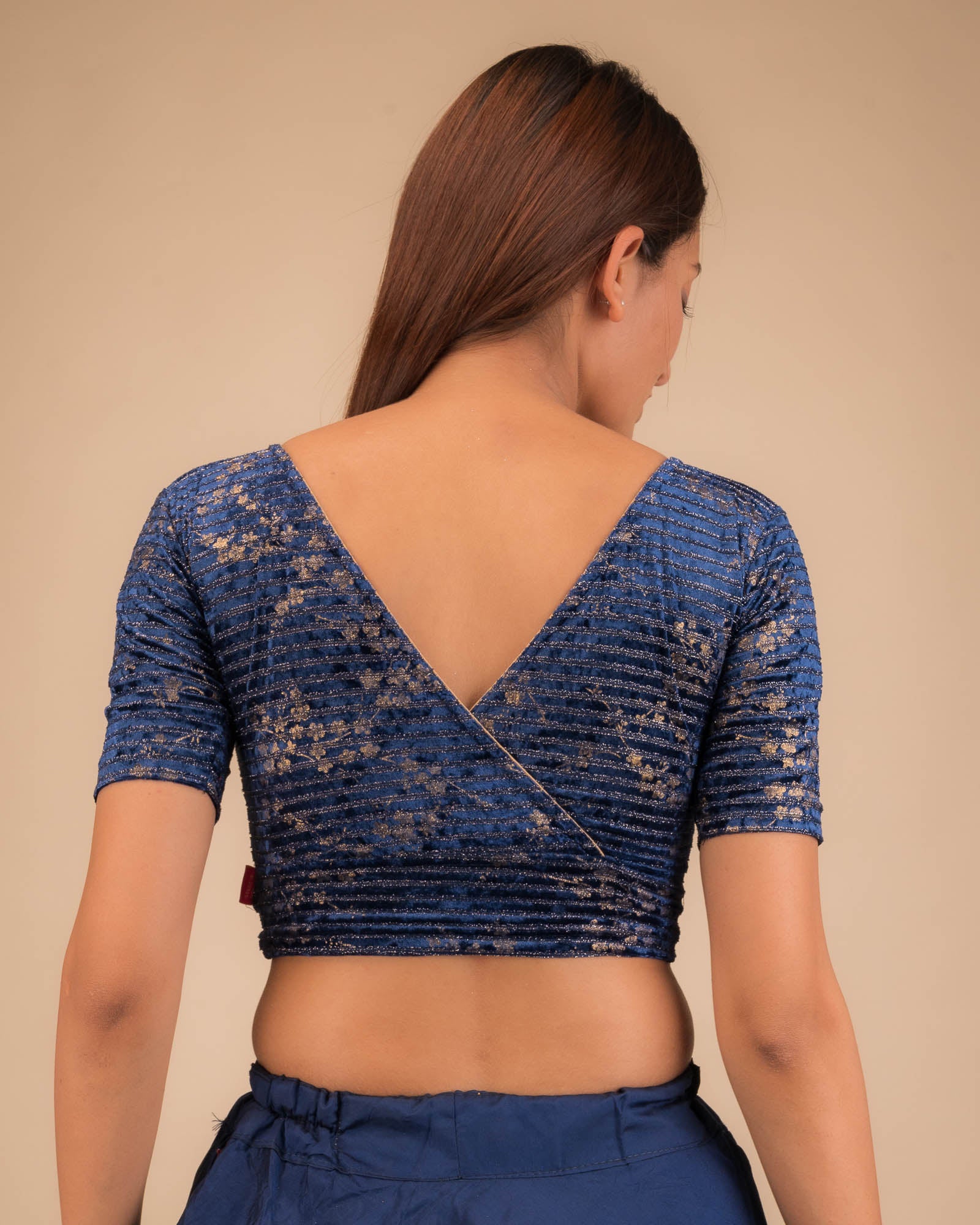 Rear view showing the V-shaped overlap back detail.