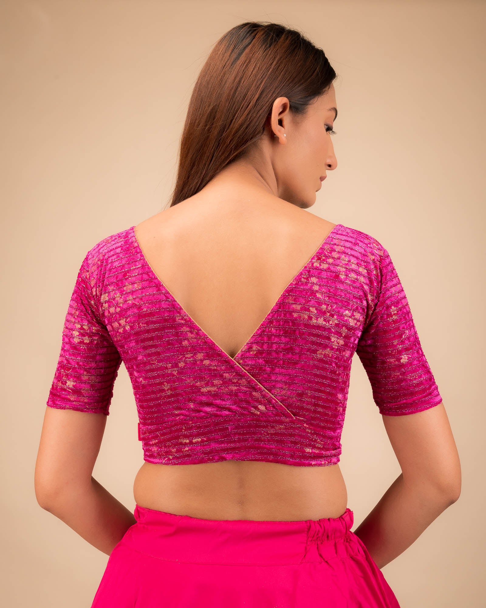 Rear view showing the V-shaped overlap back detail.