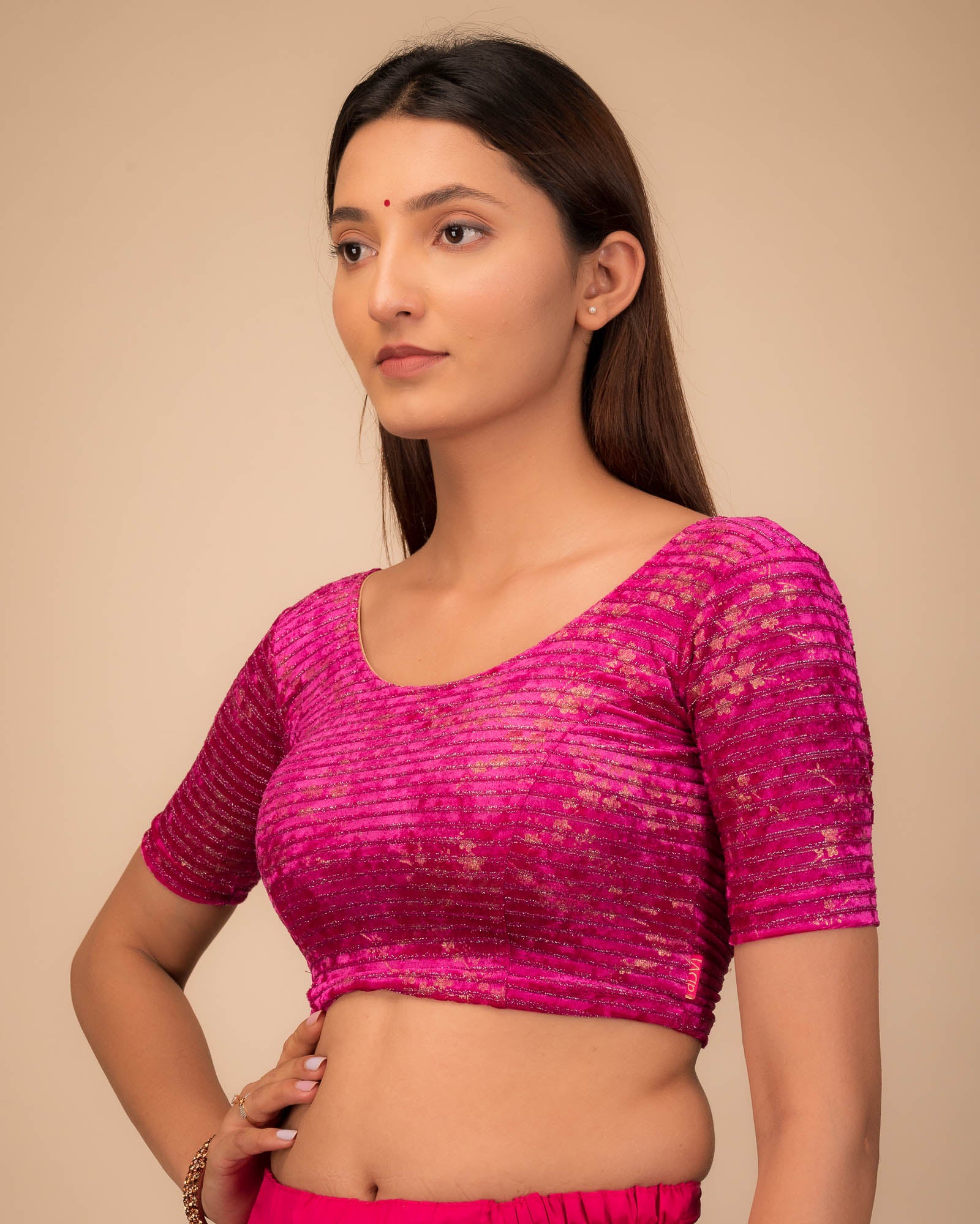 Side profile highlighting the fit and sleeve structure.