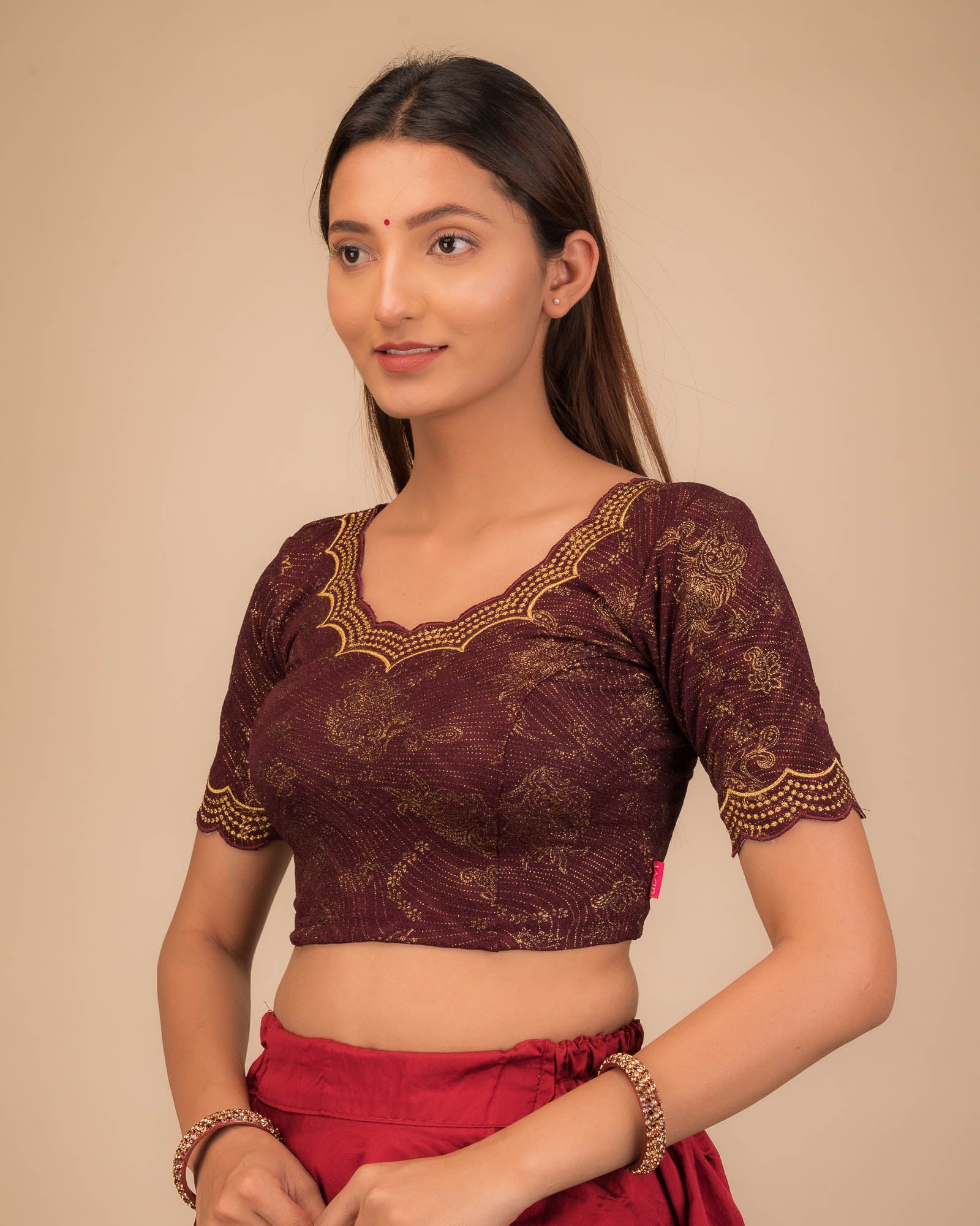 Side profile highlighting fit and sleeve length.