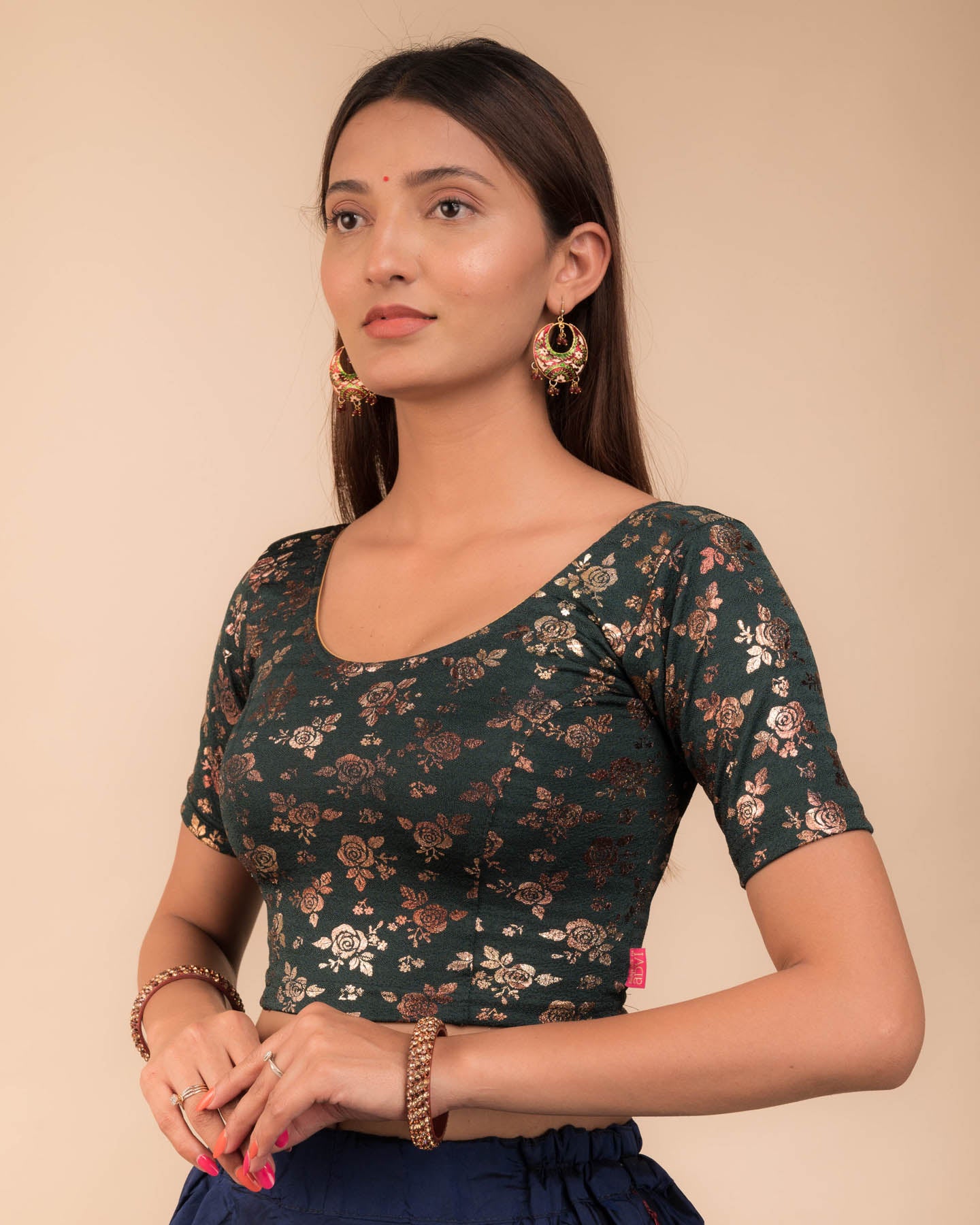 Side profile highlighting the fit and sleeve length.