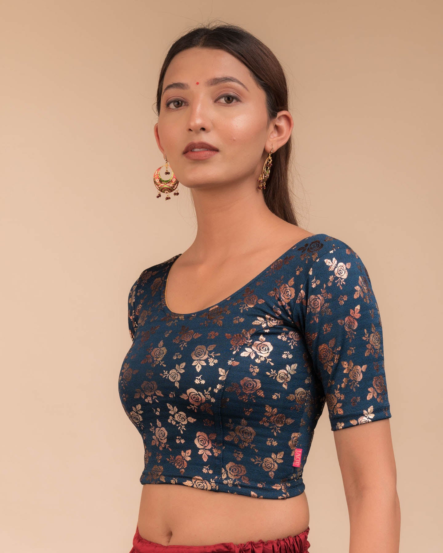 Side profile highlighting the fit and sleeve length.