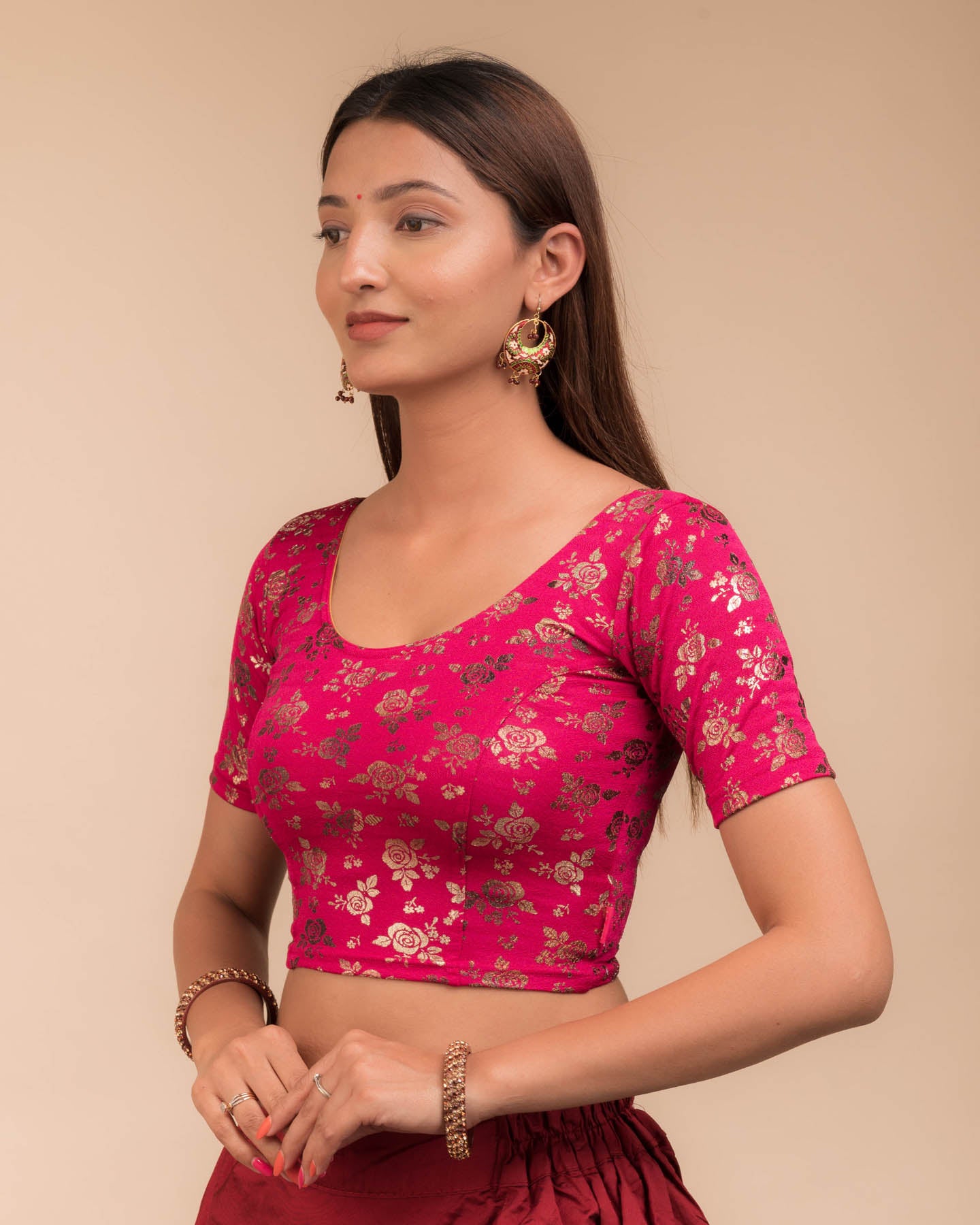 Side profile highlighting the fit and sleeve length.