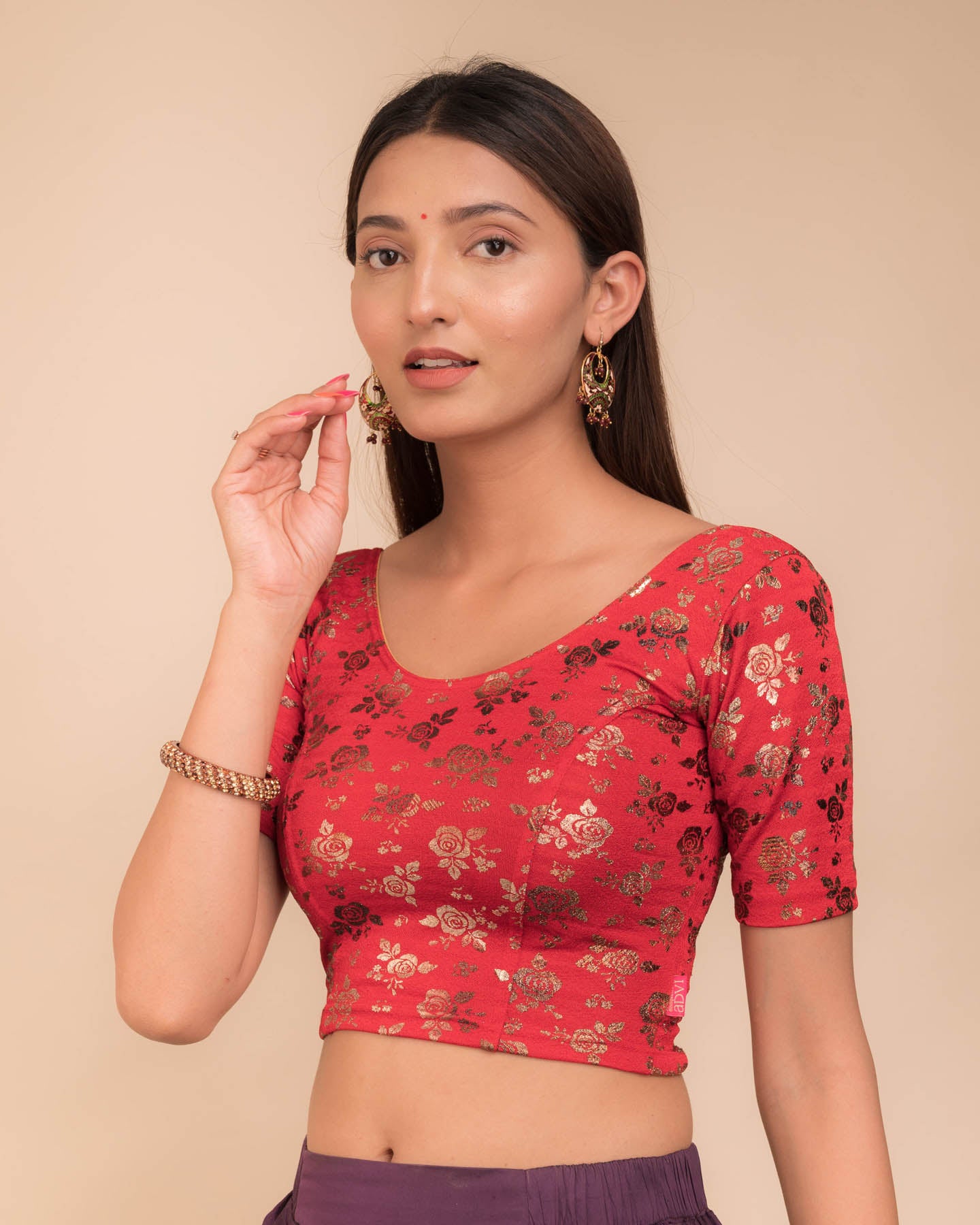 Side profile highlighting the fit and sleeve length.
