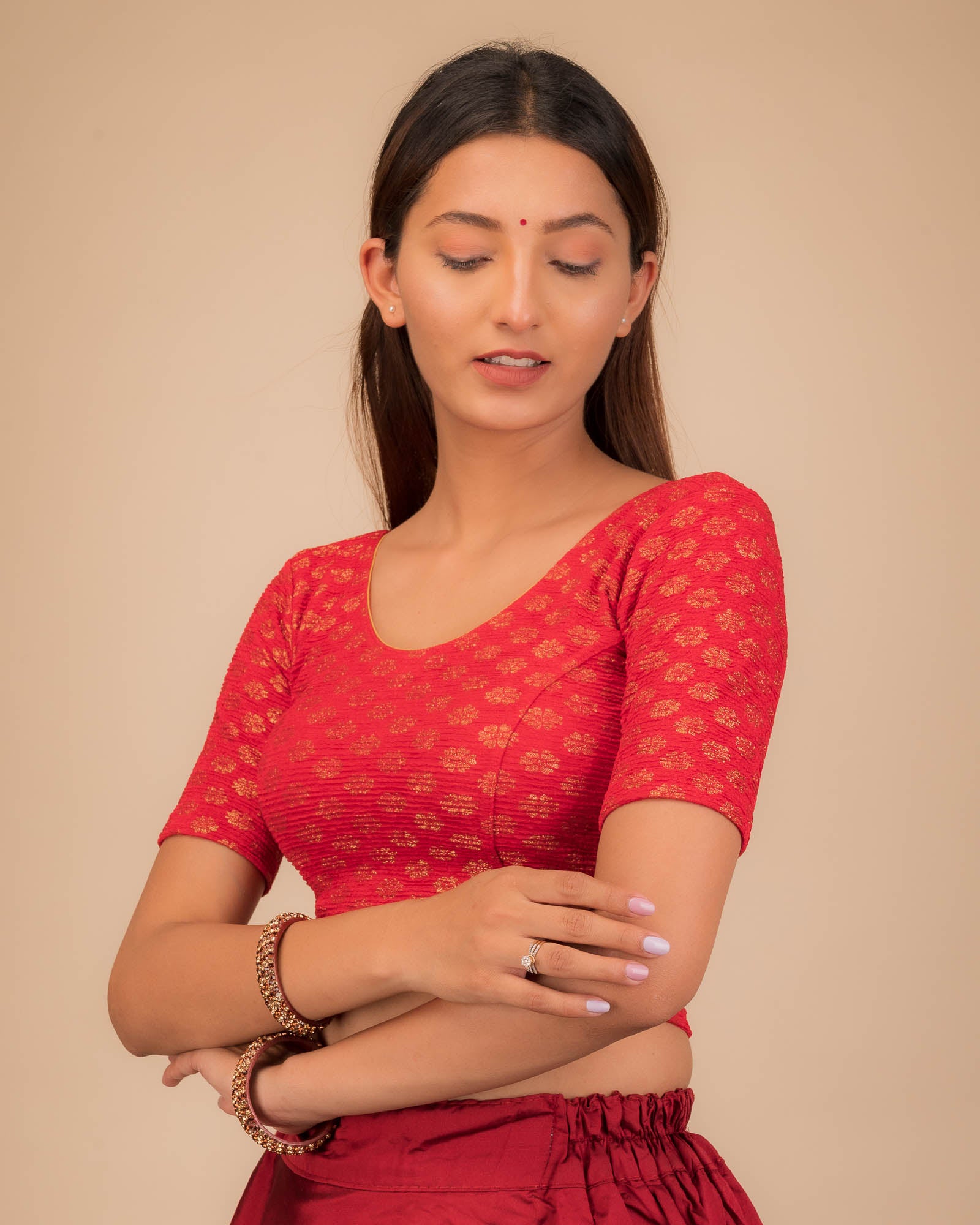 Side profile highlighting fit and sleeve structure.