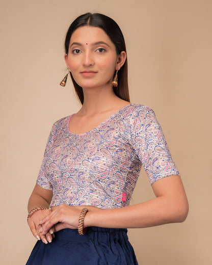 Side profile highlighting the fit and sleeve structure.