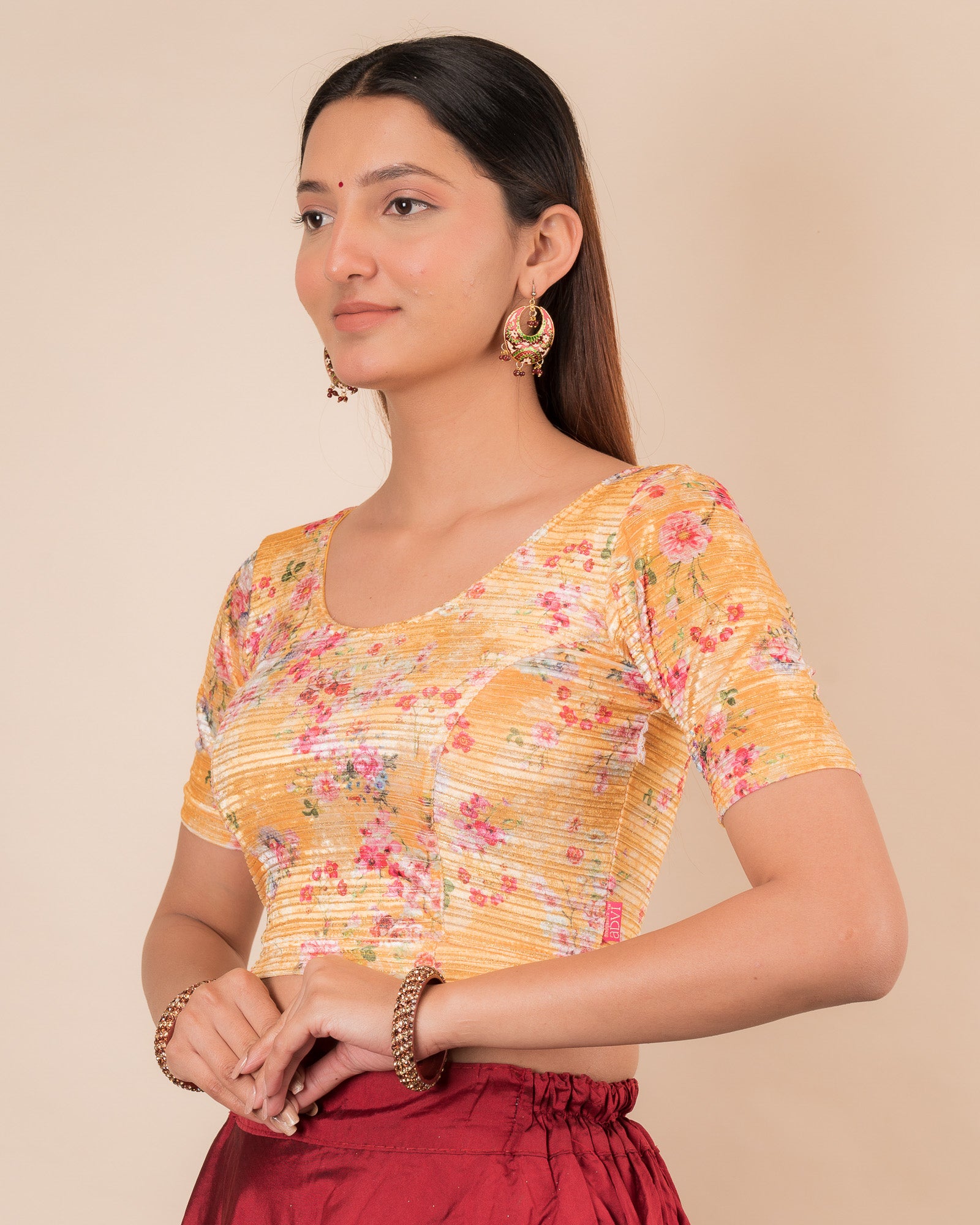 Side profile highlighting the fit and sleeve structure.