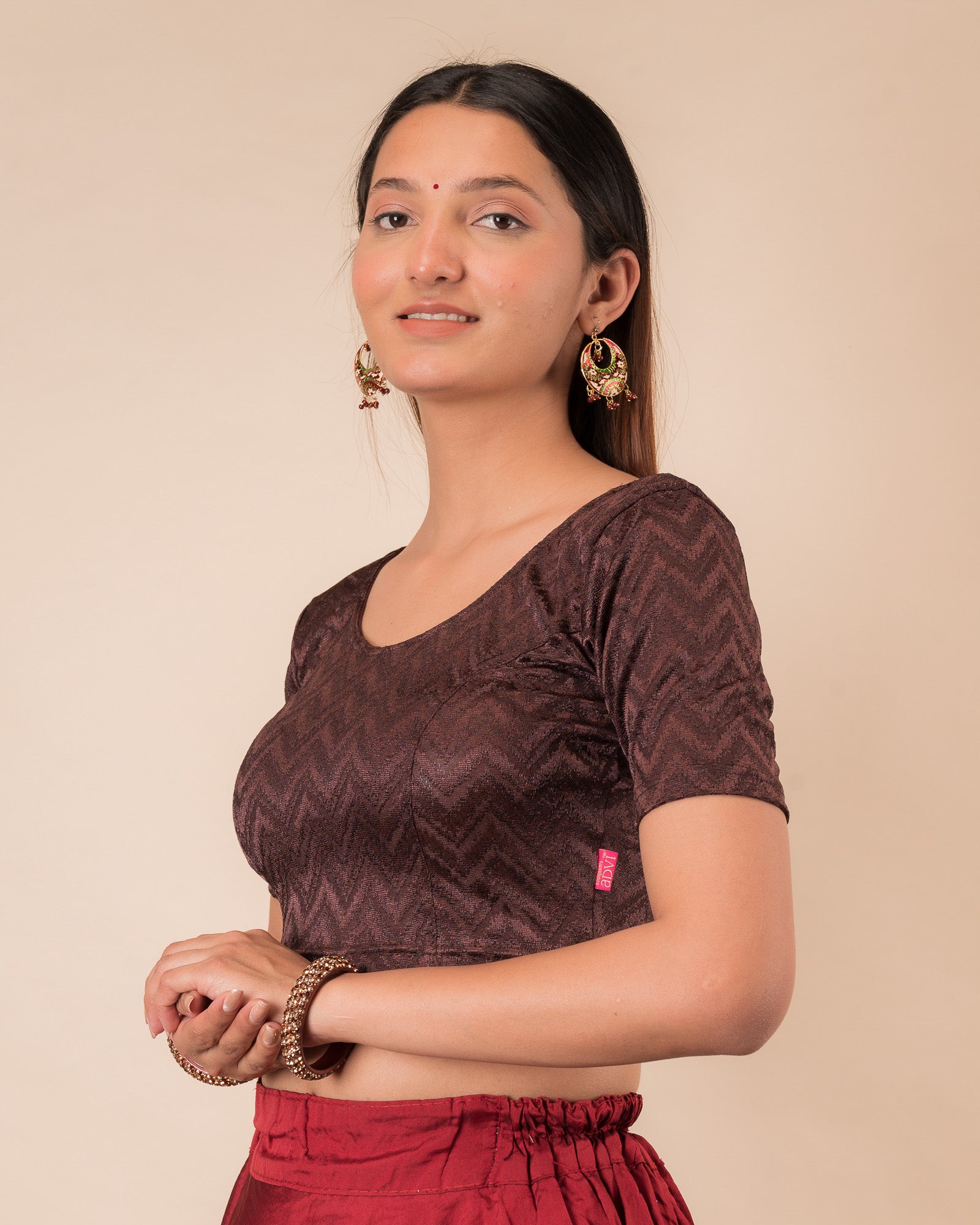 Side profile of the maroon melange zig-zag blouse highlighting the fit and sleeve length