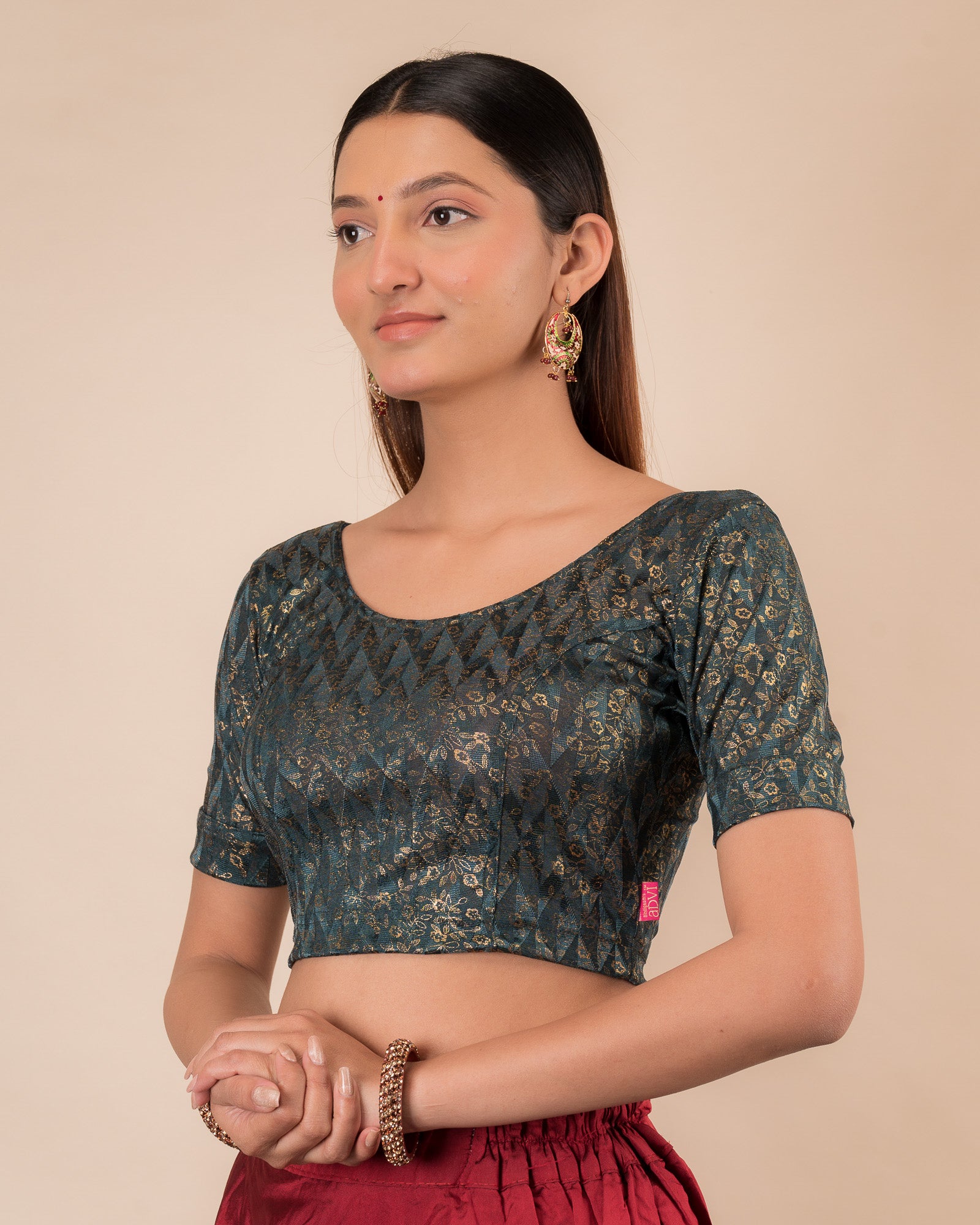 Highlighting the fit, sleeve length, and ruffle detail from the side