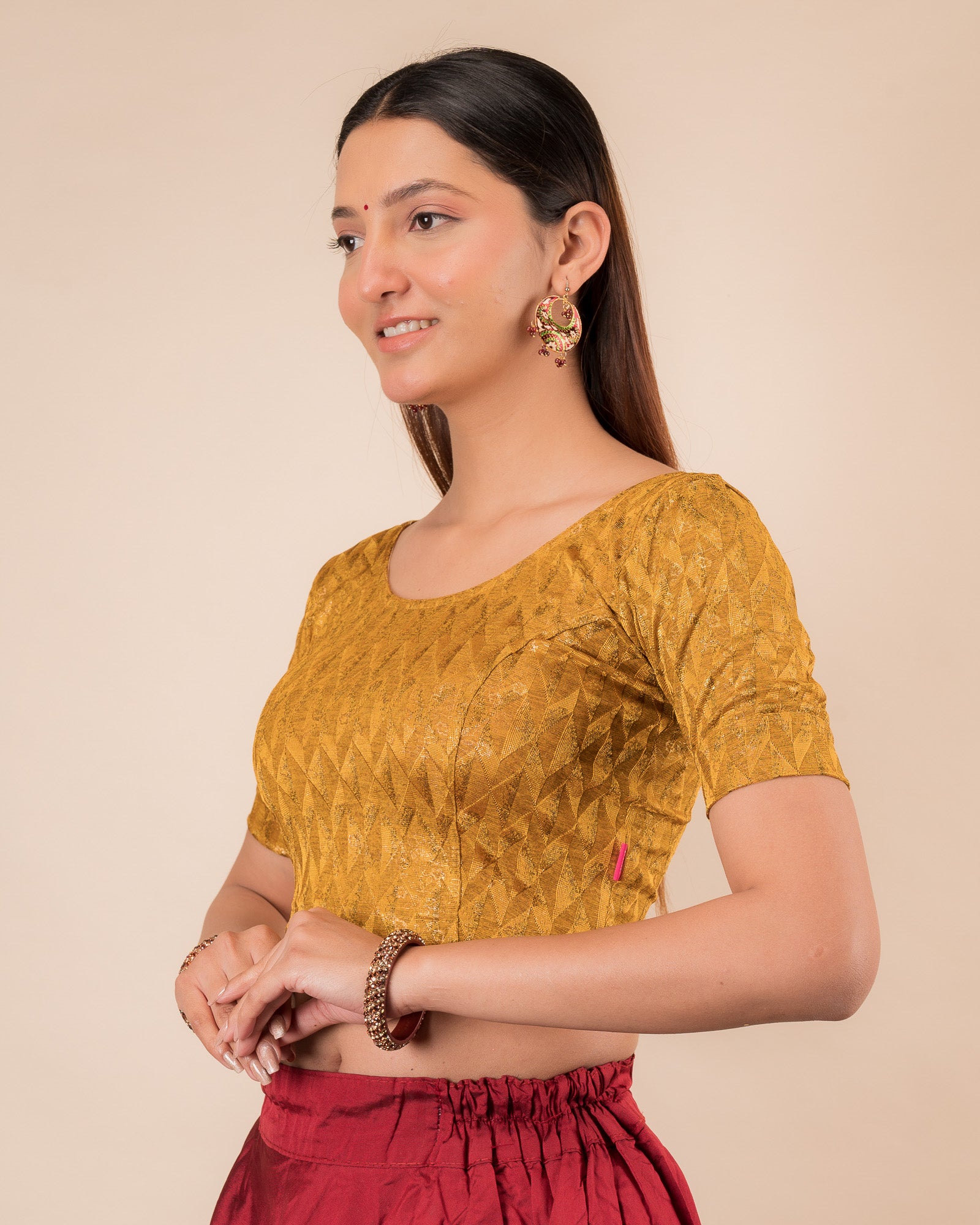  Highlighting the fit, sleeve length, and ruffle detail from the side.