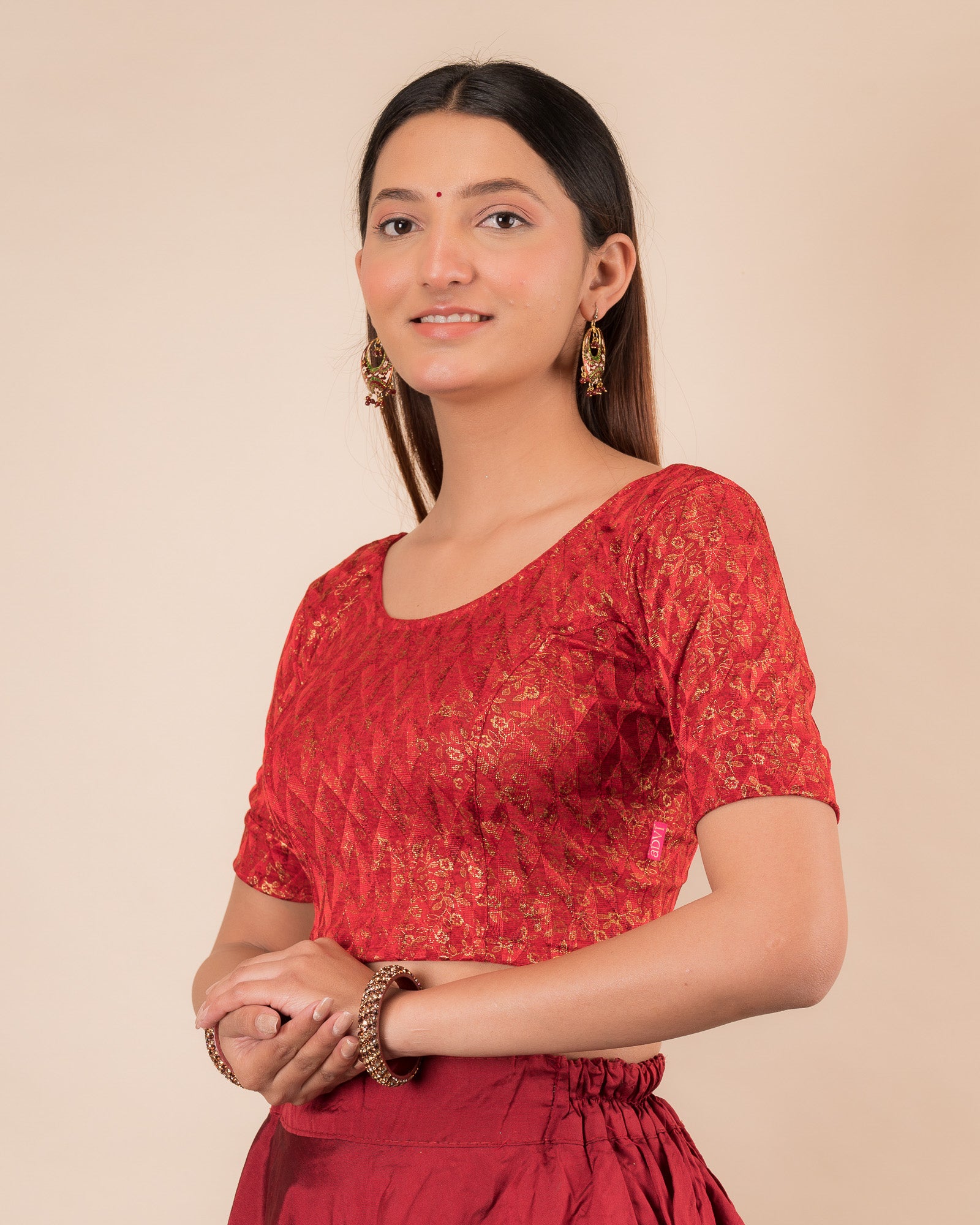 Highlighting the fit, sleeve length, and ruffle detail from the side