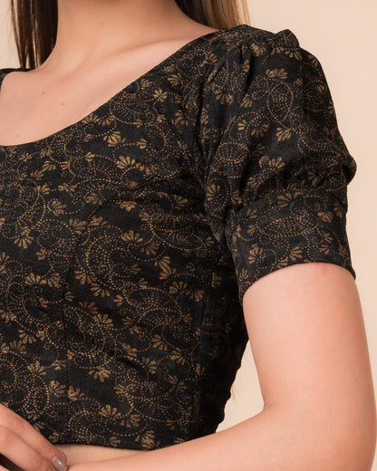  Close-up of the jacquard knit with double metallic print